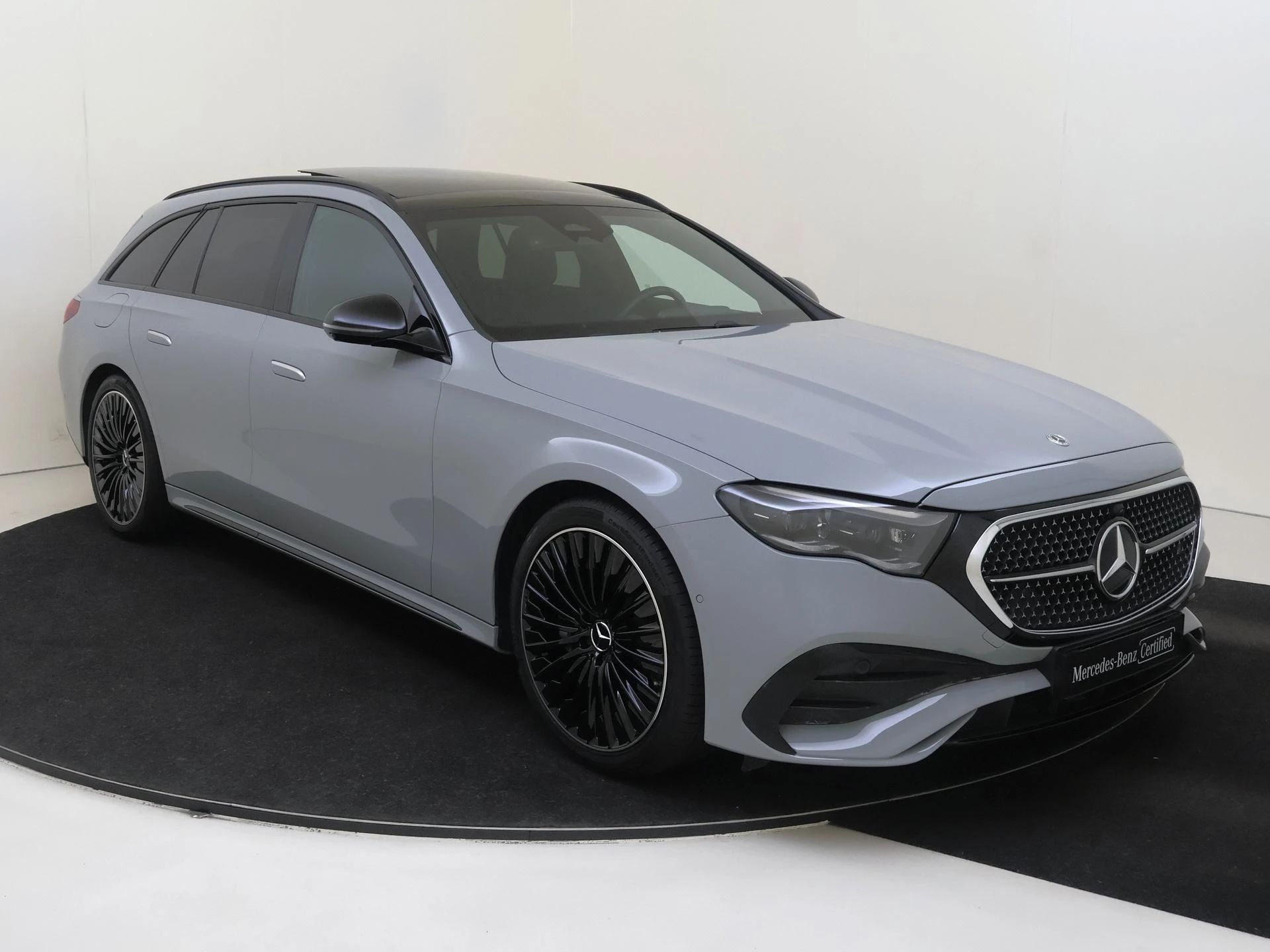 Mercedes-Benz E-Klasse met kenteken 06100 – autofoto 3