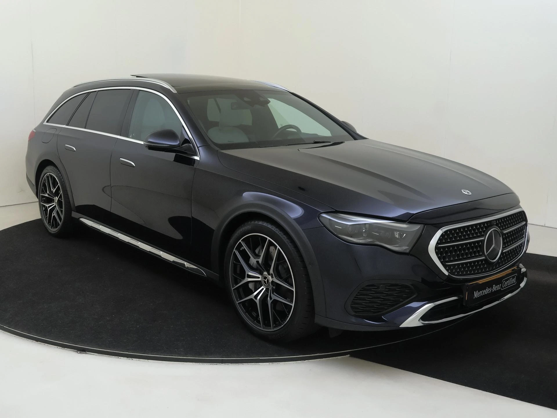 Mercedes-Benz E-Klasse met kenteken 06100 – autofoto 3