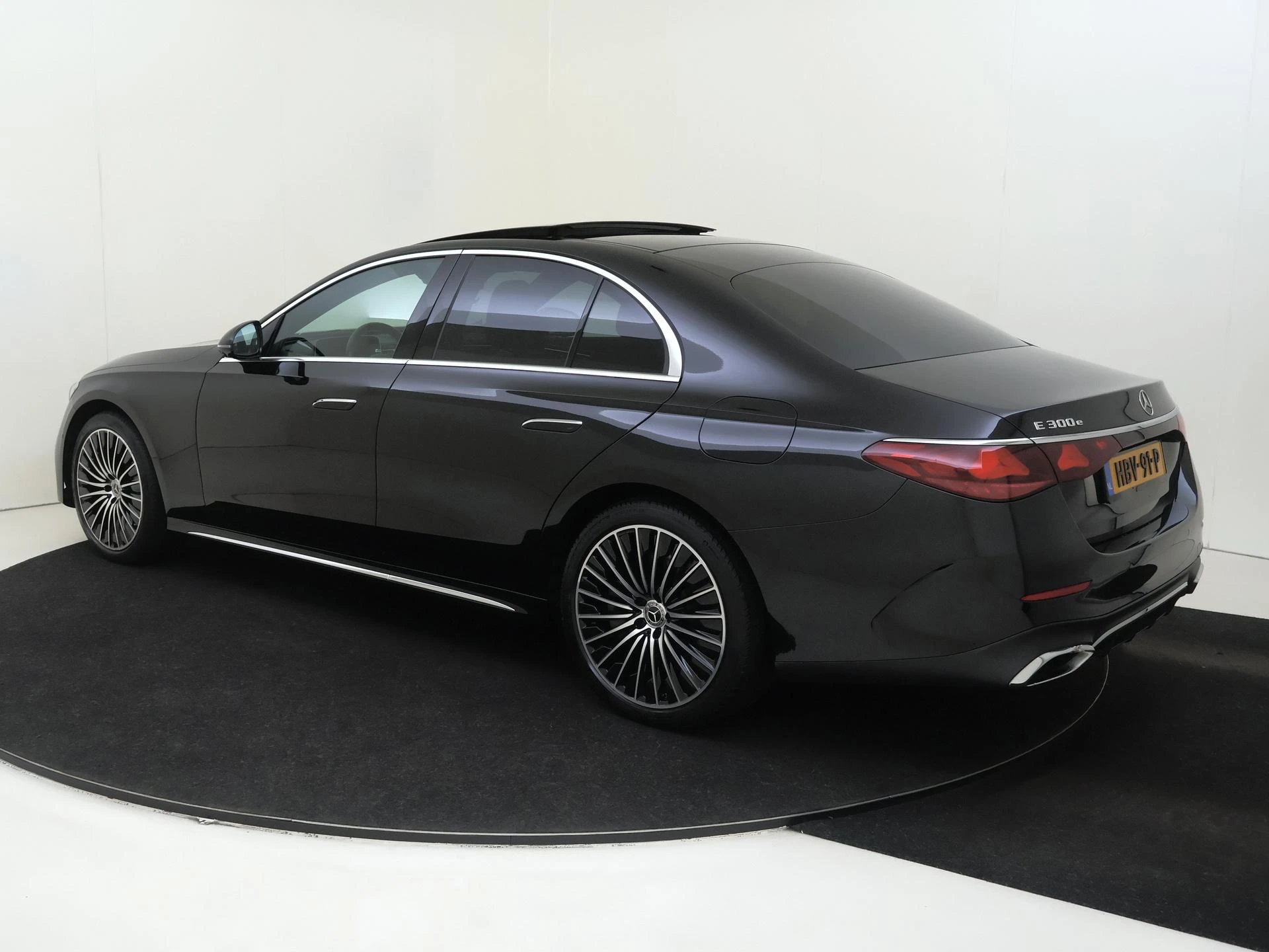 Mercedes-Benz E-Klasse met kenteken 06100 – autofoto 4