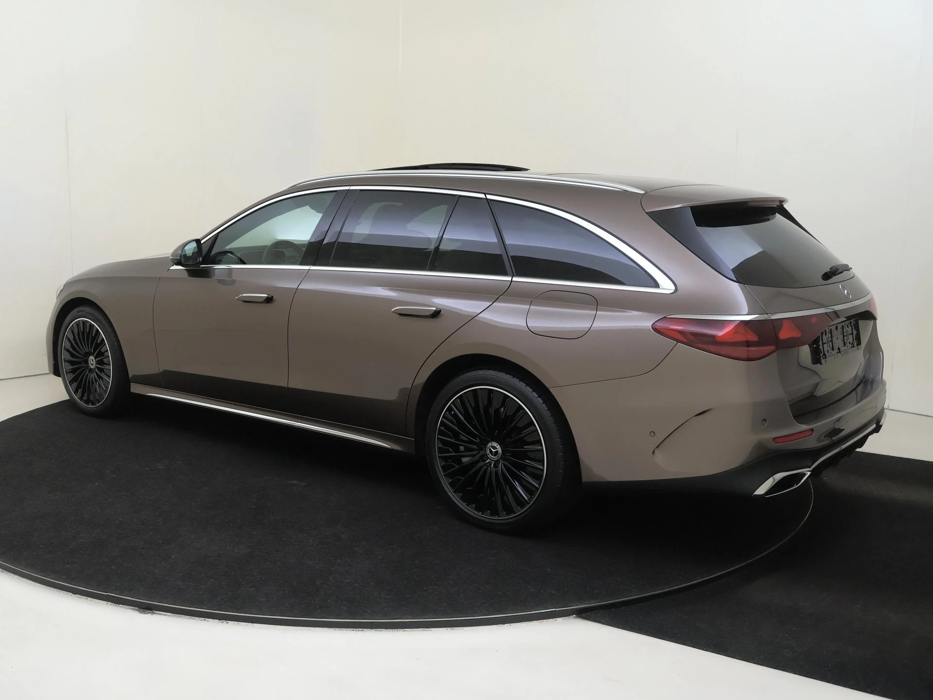 Mercedes-Benz E-Klasse met kenteken 06100 – autofoto 4