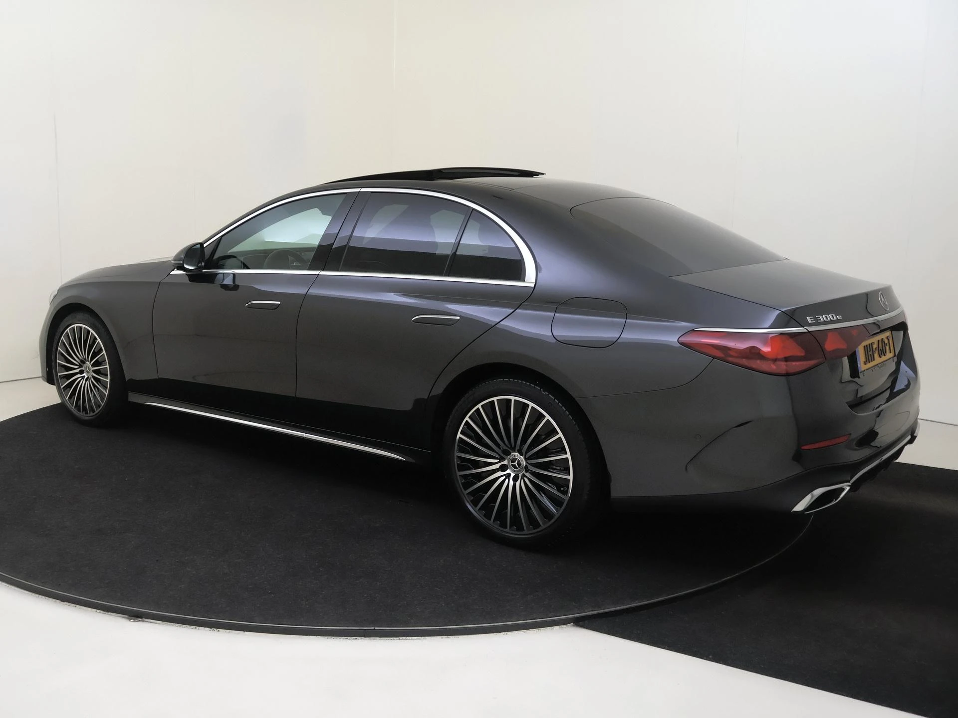 Mercedes-Benz E-Klasse met kenteken 06100 – autofoto 4