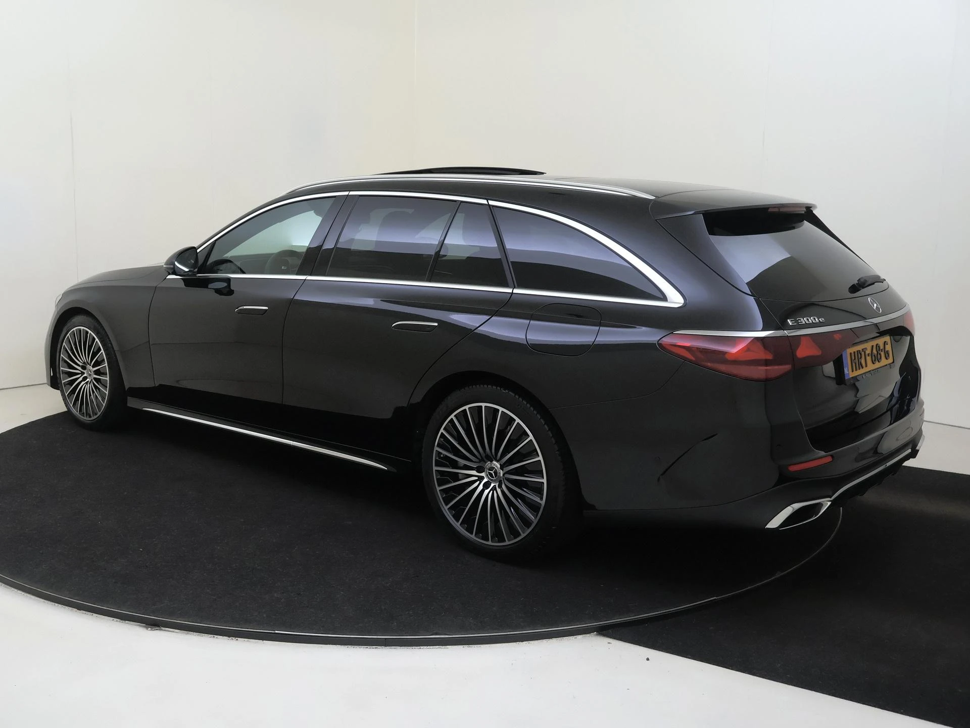 Mercedes-Benz E-Klasse met kenteken 06100 – autofoto 4