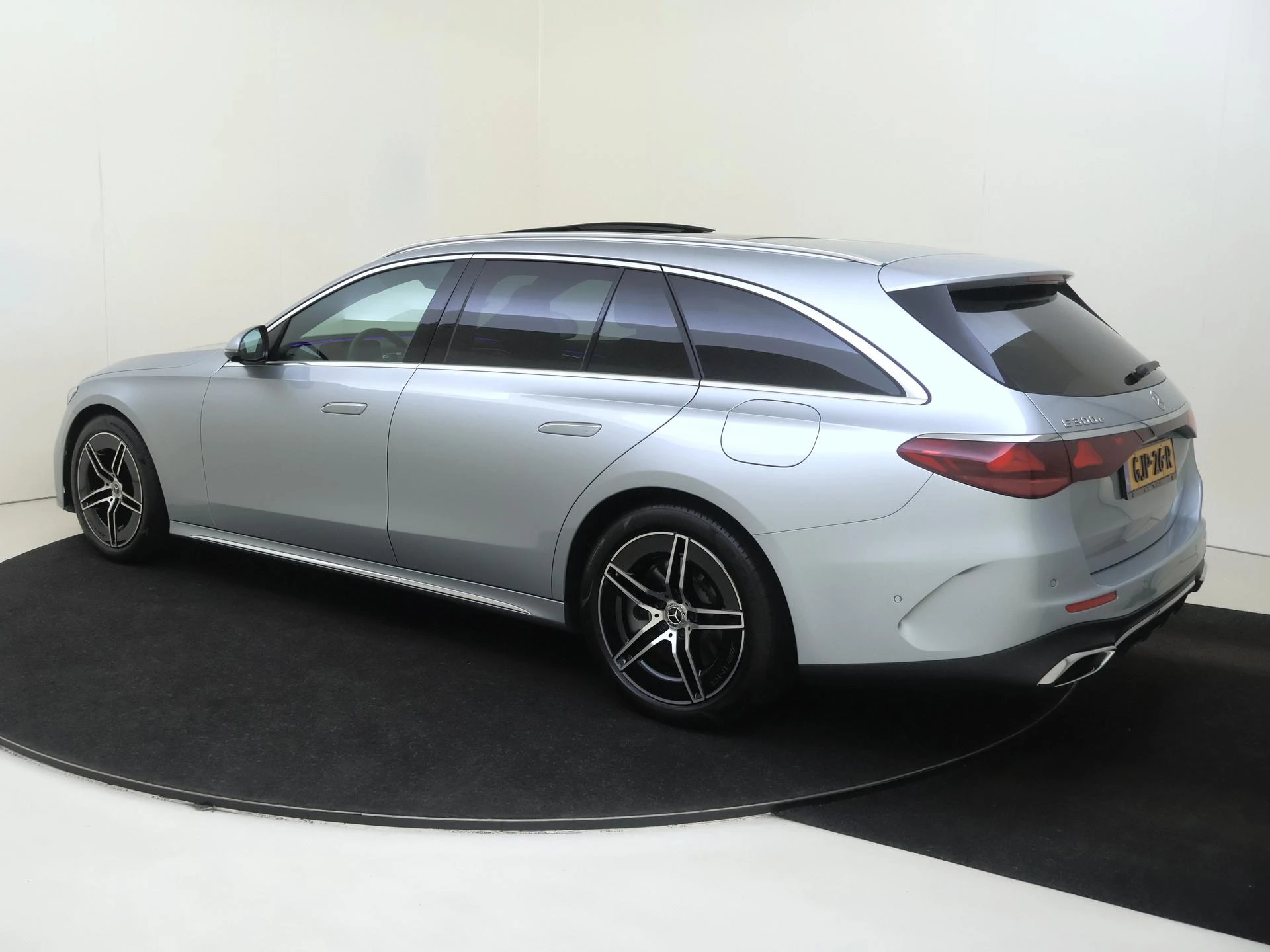 Mercedes-Benz E-Klasse met kenteken 06100 – autofoto 4