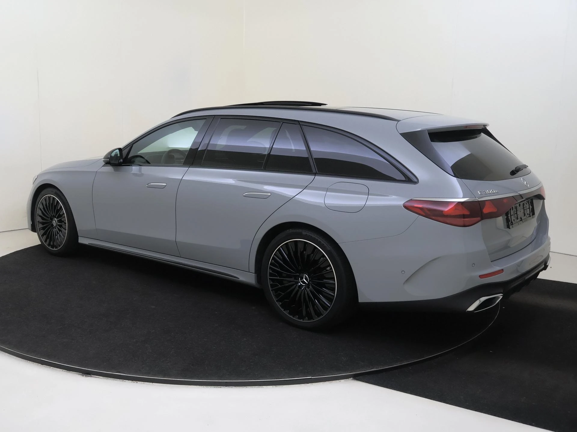 Mercedes-Benz E-Klasse met kenteken 06100 – autofoto 4