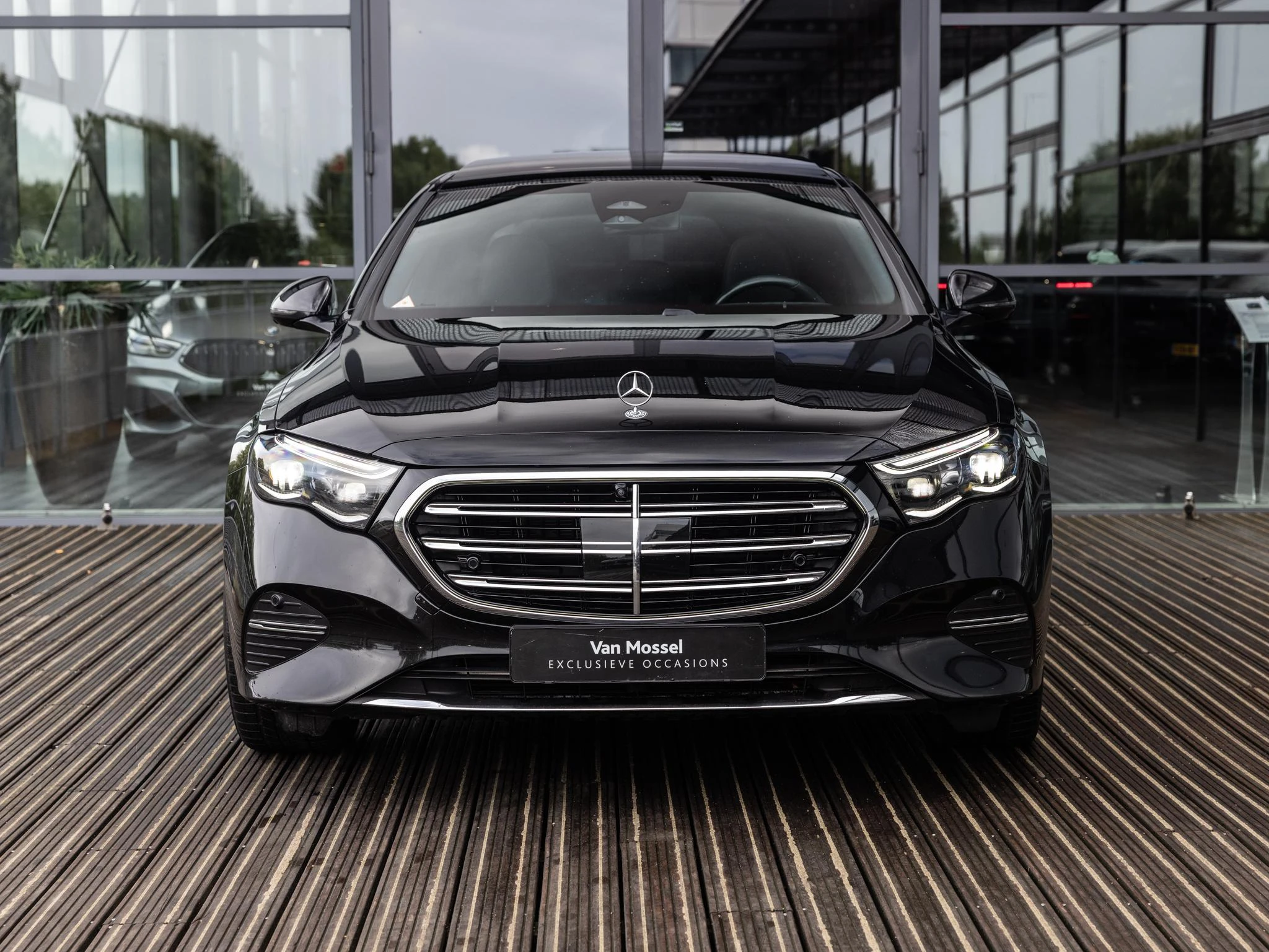 Mercedes-Benz E-Klasse met kenteken 06100 – autofoto 4