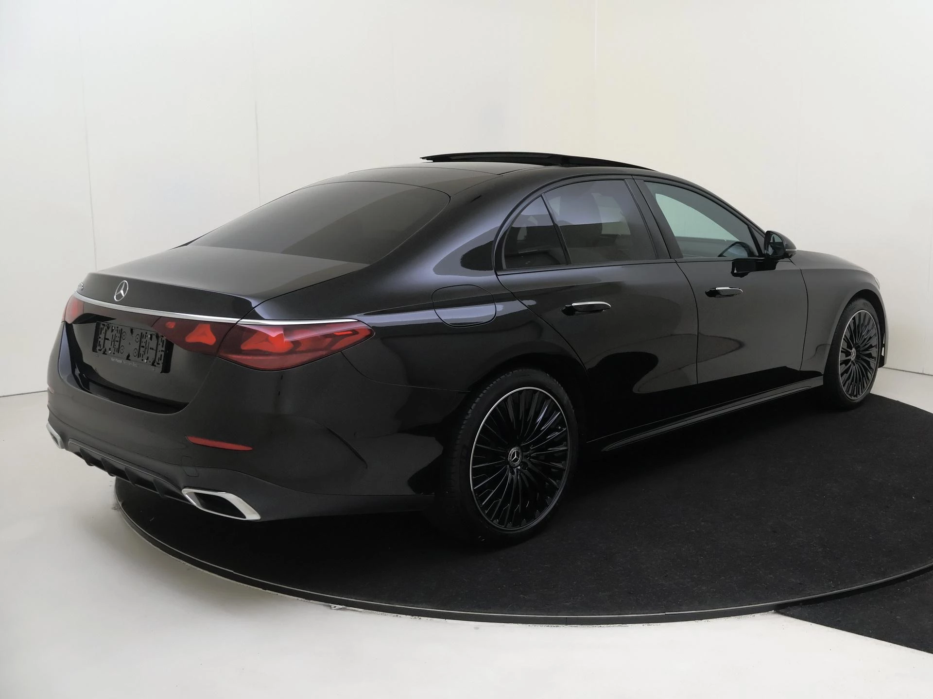 Mercedes-Benz E-Klasse met kenteken 06100 – autofoto 5