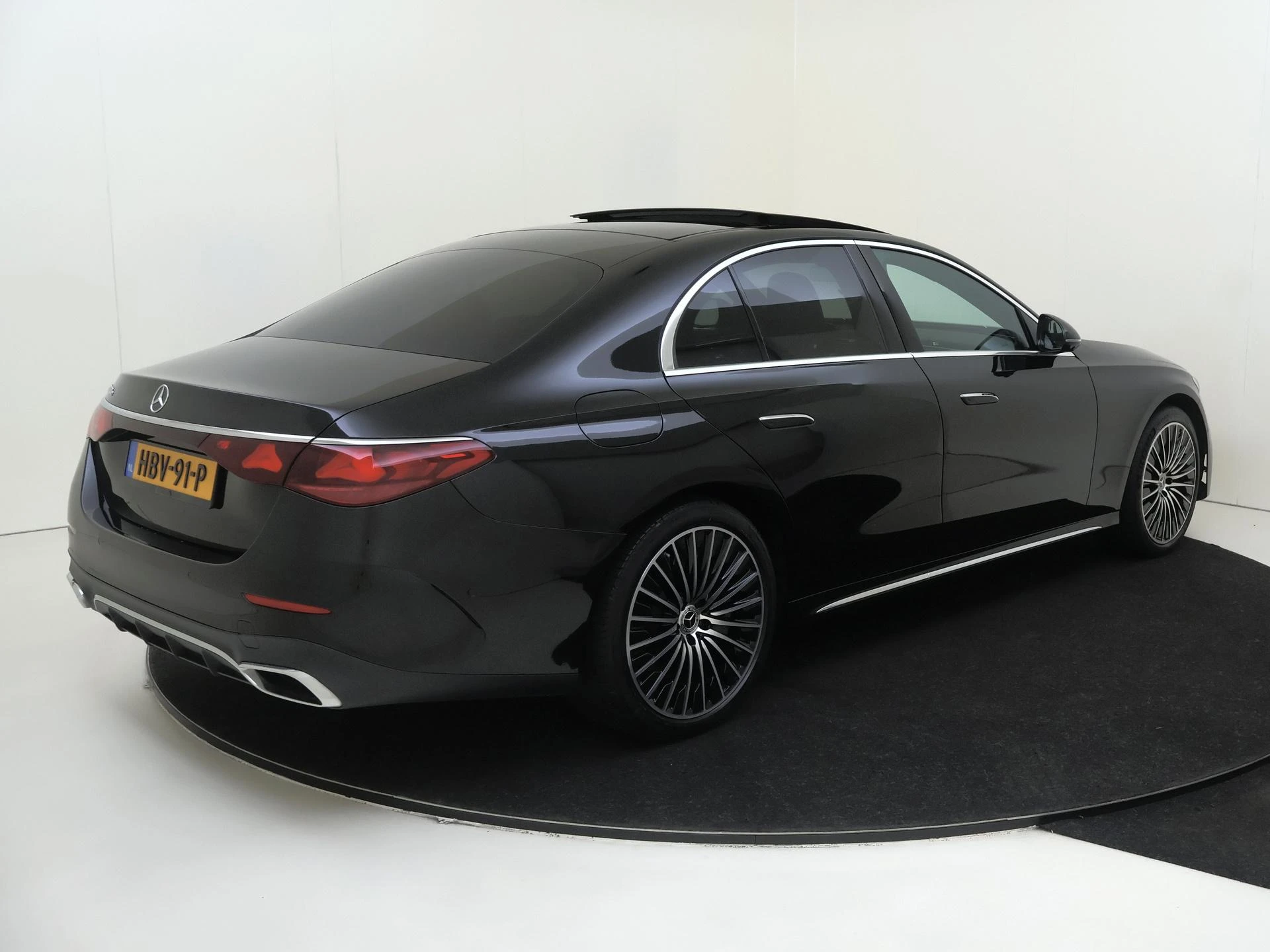 Mercedes-Benz E-Klasse met kenteken 06100 – autofoto 5
