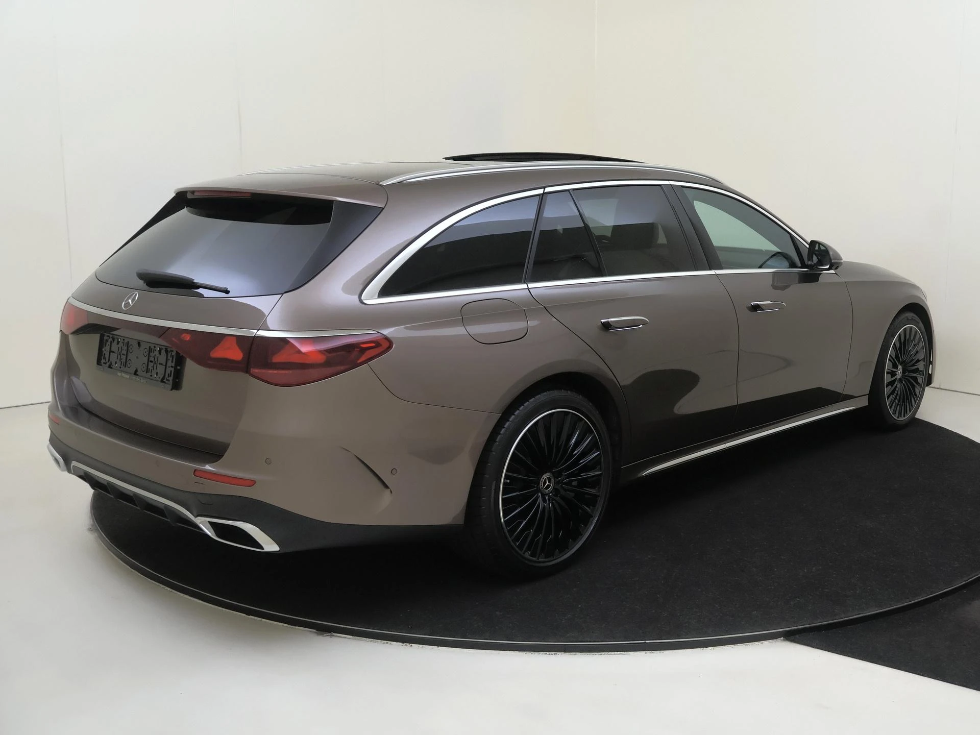 Mercedes-Benz E-Klasse met kenteken 06100 – autofoto 5