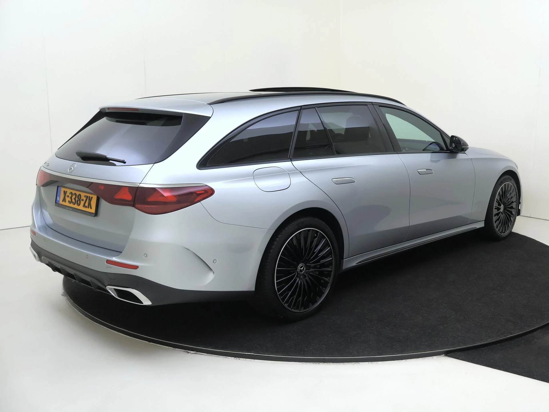 Mercedes-Benz E-Klasse met kenteken 06100 – autofoto 5