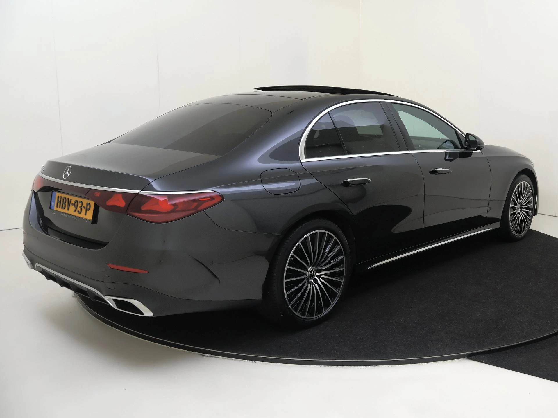 Mercedes-Benz E-Klasse met kenteken 06100 – autofoto 5