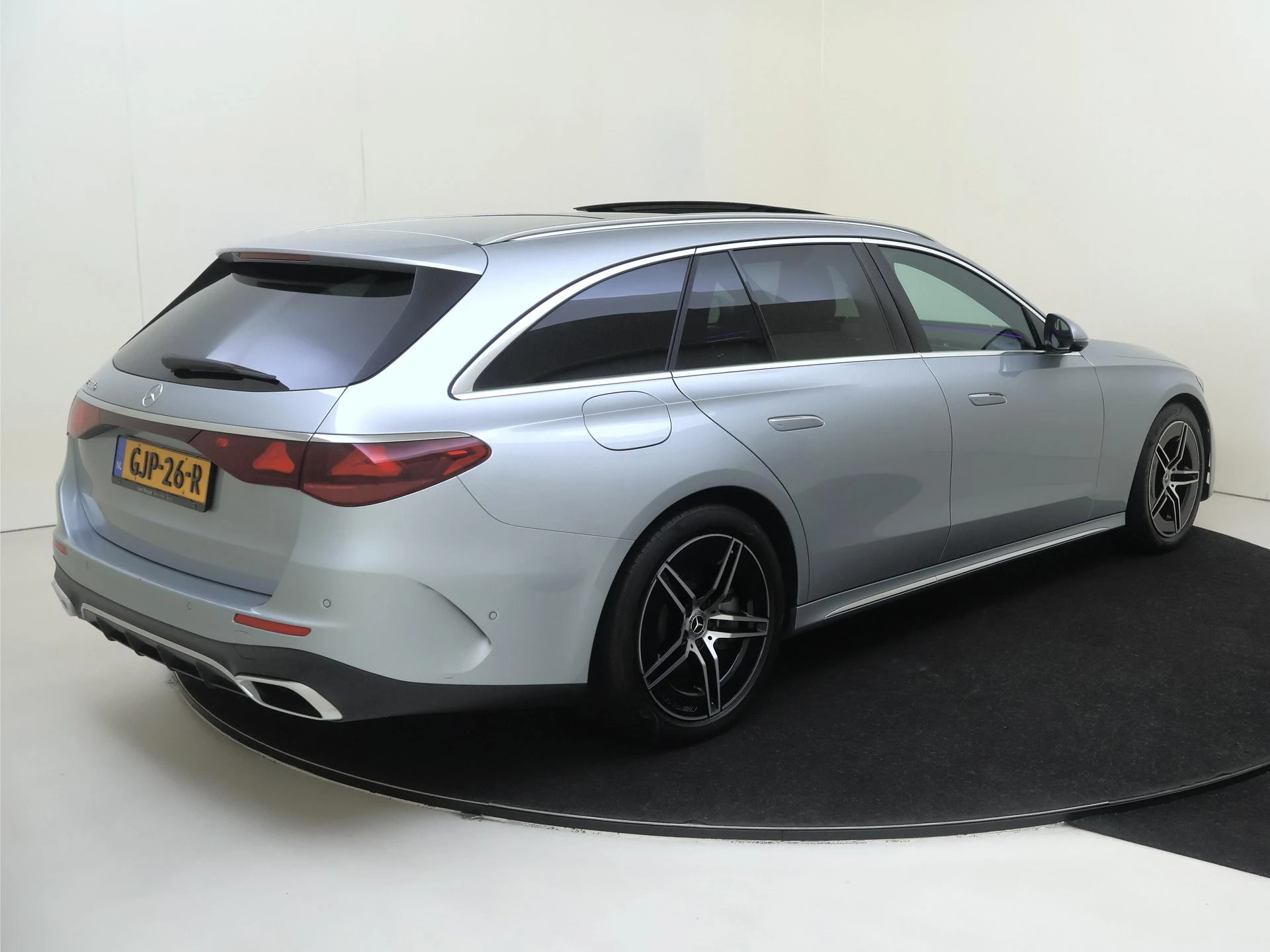 Mercedes-Benz E-Klasse met kenteken 06100 – autofoto 5