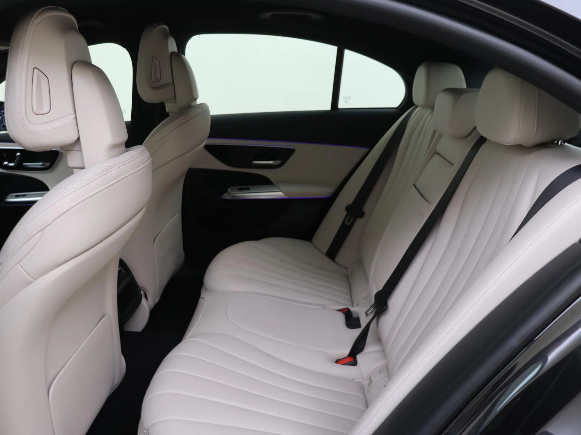 Mercedes-Benz E-Klasse met kenteken 06100 – autofoto 5
