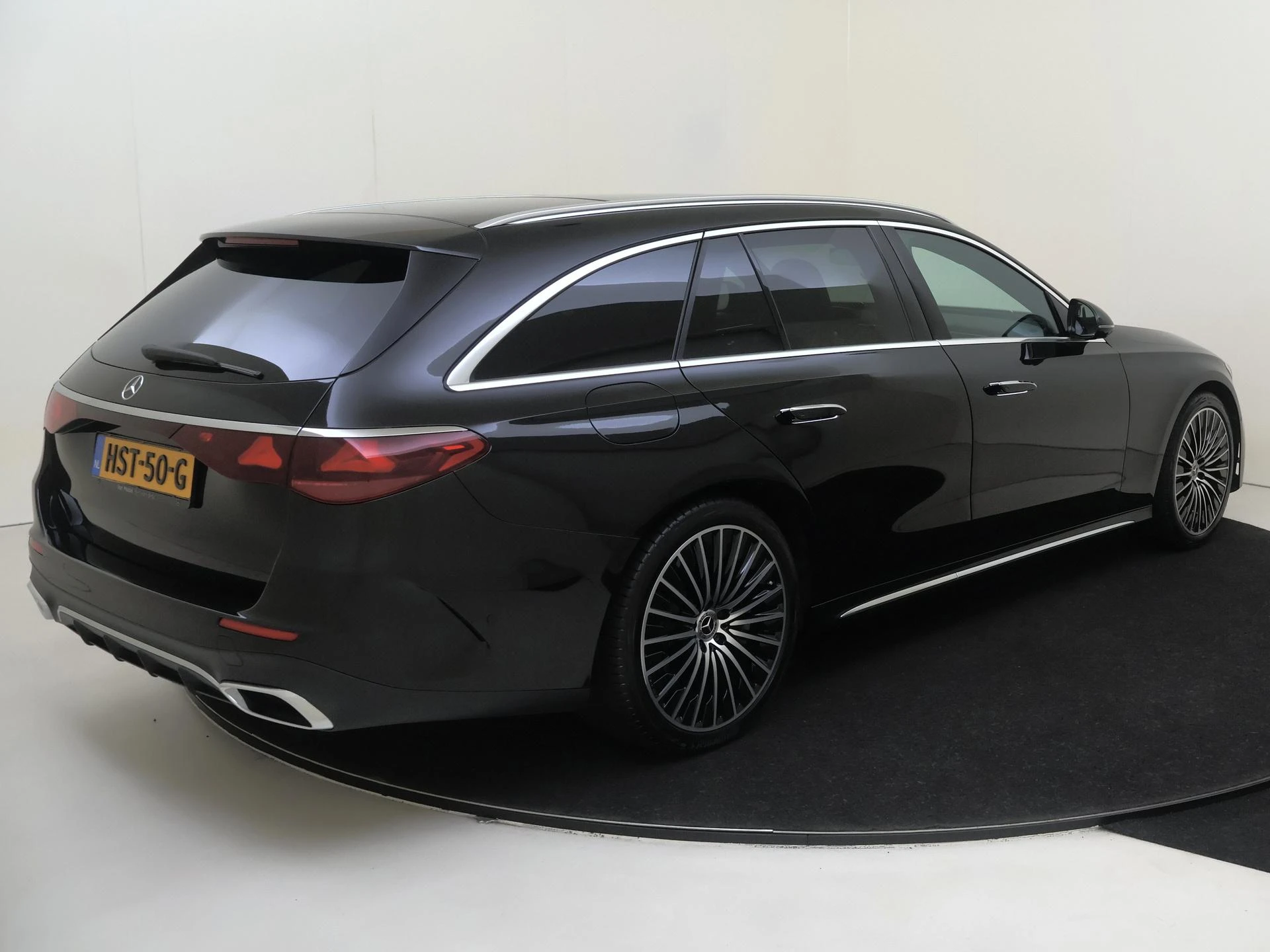 Mercedes-Benz E-Klasse met kenteken 06100 – autofoto 5