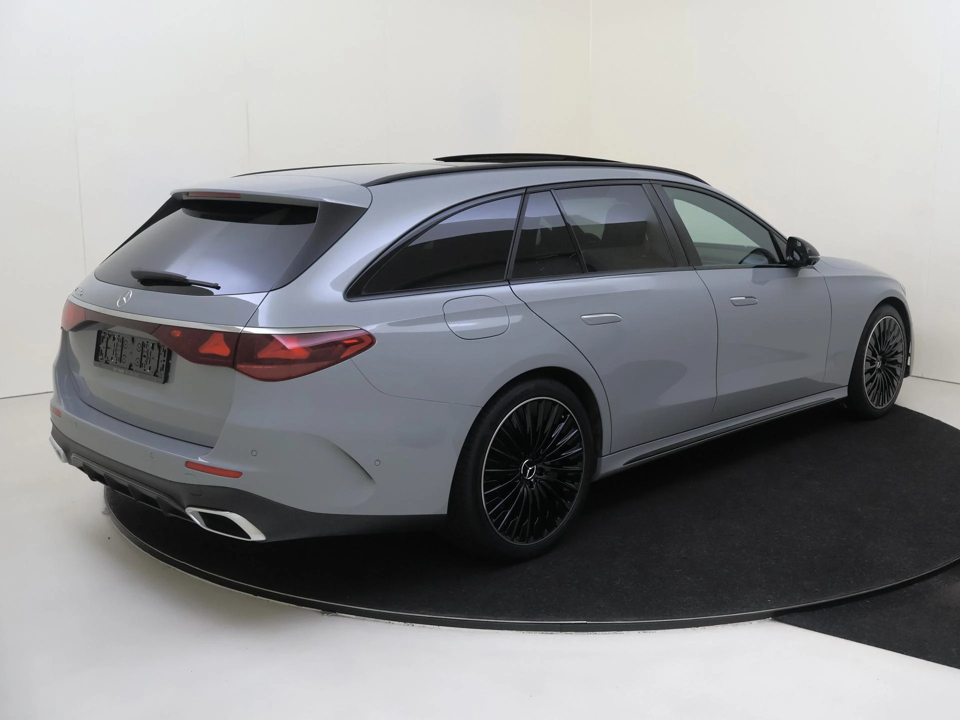 Mercedes-Benz E-Klasse met kenteken 06100 – autofoto 5