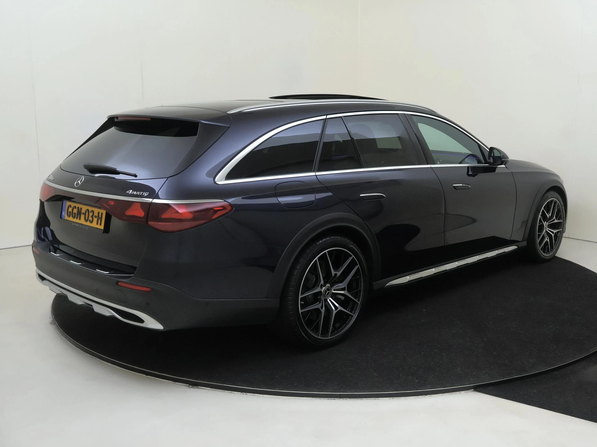 Mercedes-Benz E-Klasse met kenteken 06100 – autofoto 5