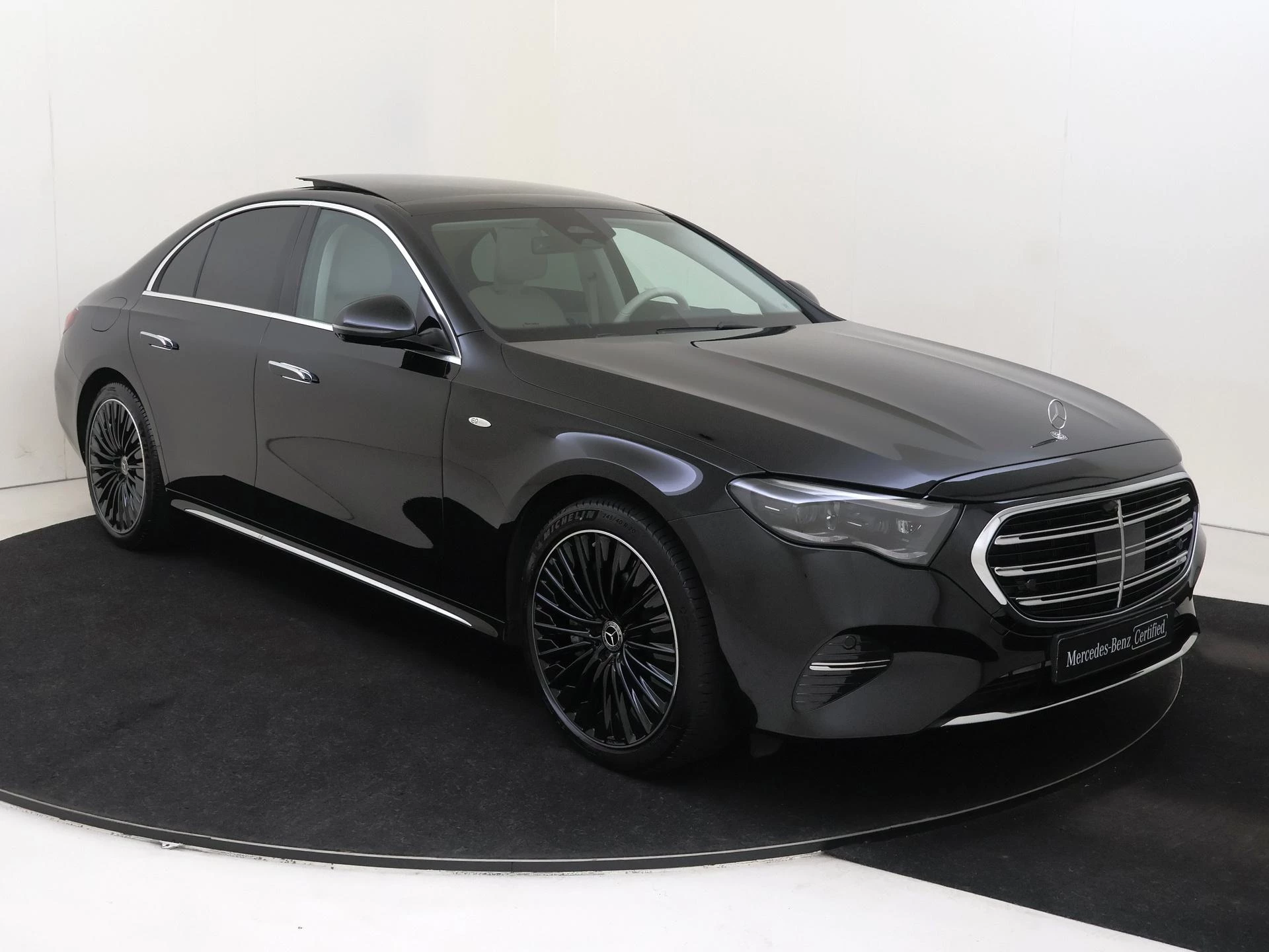 Mercedes-Benz E-Klasse met kenteken 07100 – autofoto 3