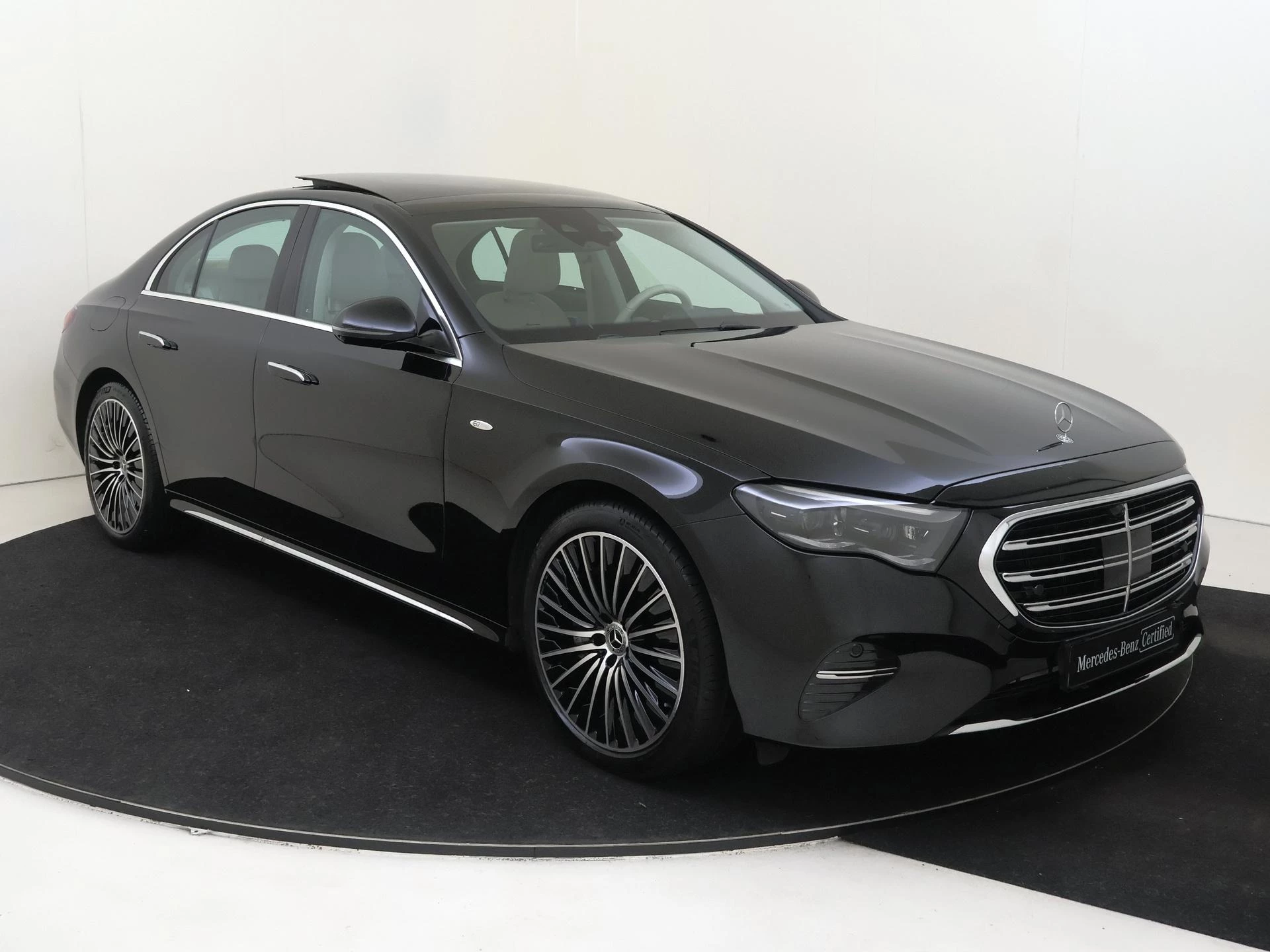 Mercedes-Benz E-Klasse met kenteken 07100 – autofoto 3