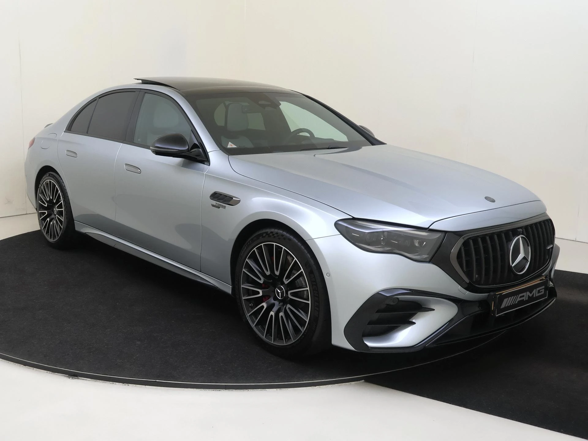 Mercedes-Benz E-Klasse met kenteken 09100 – autofoto 3