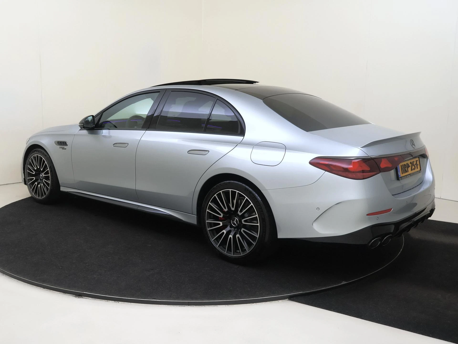 Mercedes-Benz E-Klasse met kenteken 09100 – autofoto 4
