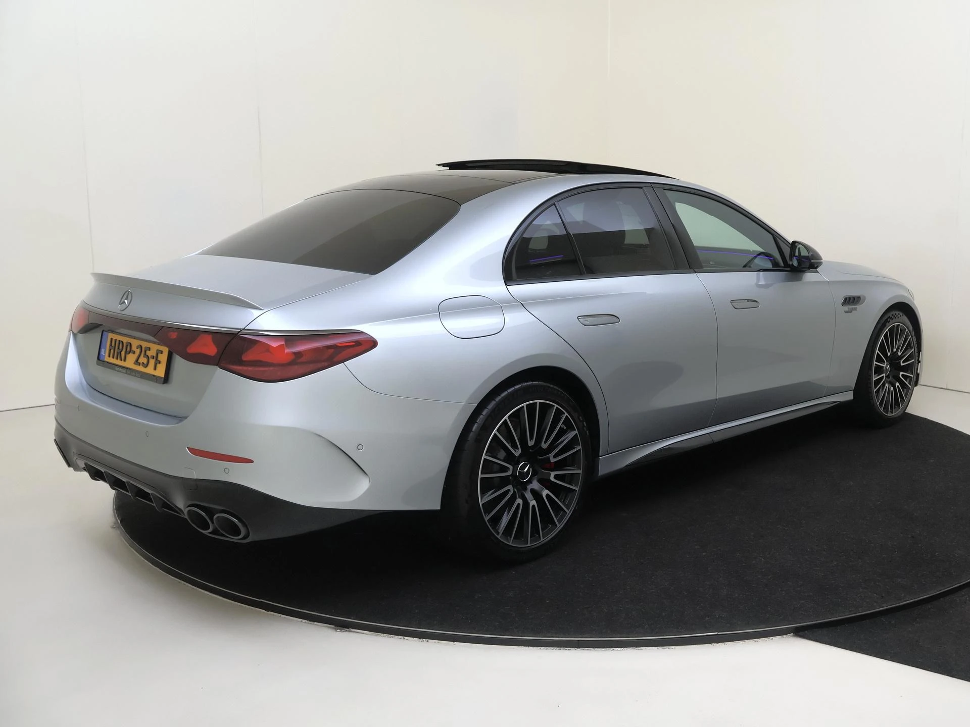 Mercedes-Benz E-Klasse met kenteken 09100 – autofoto 5