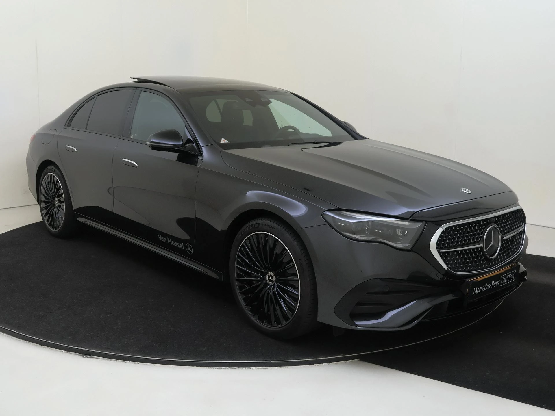 Mercedes-Benz E-Klasse met kenteken 102 – autofoto 3