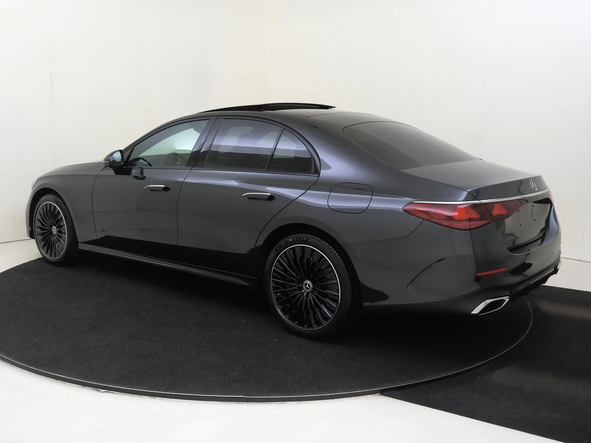 Mercedes-Benz E-Klasse met kenteken 102 – autofoto 4