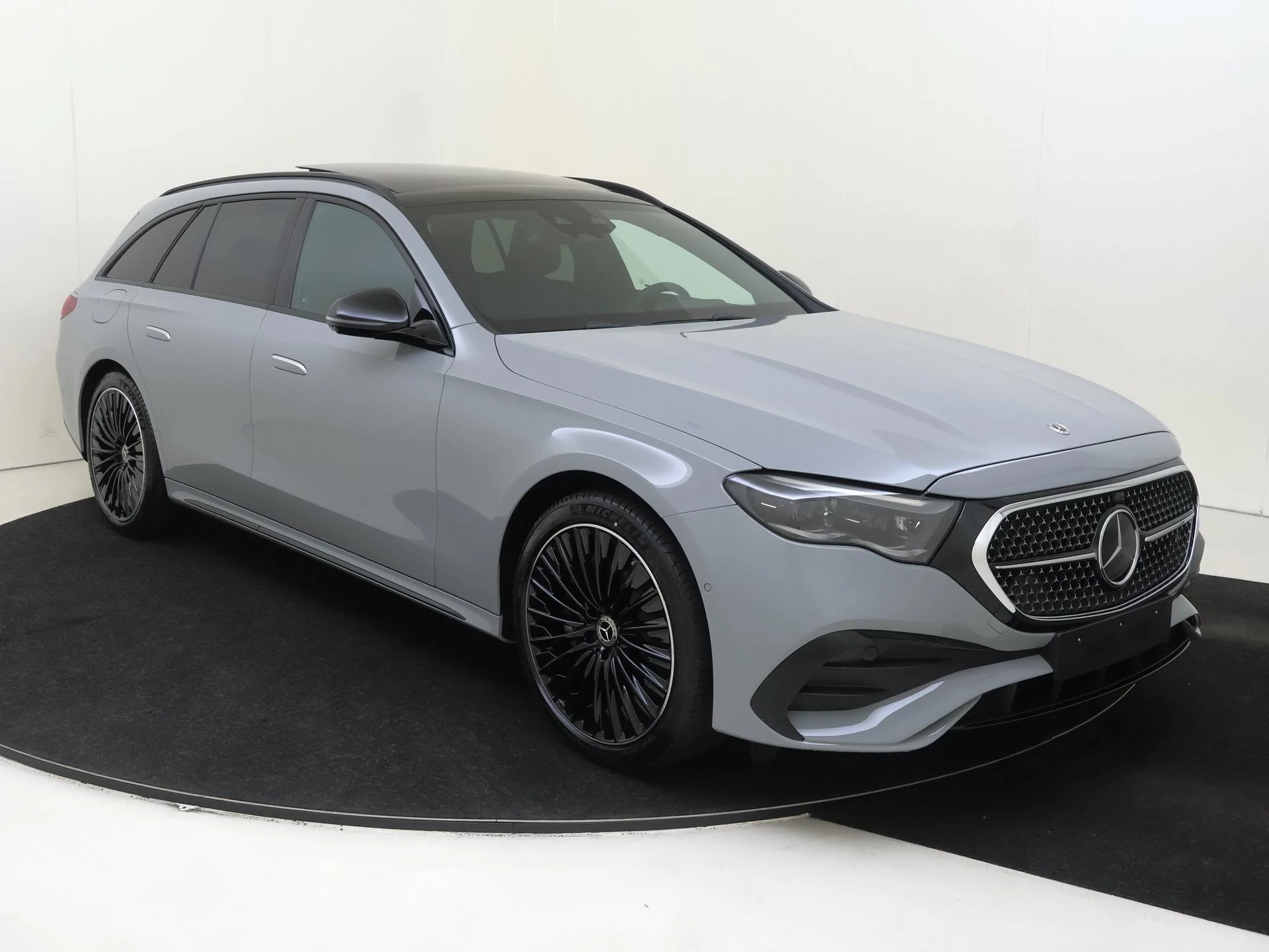 Mercedes-Benz E-Klasse met kenteken 111 – autofoto 3