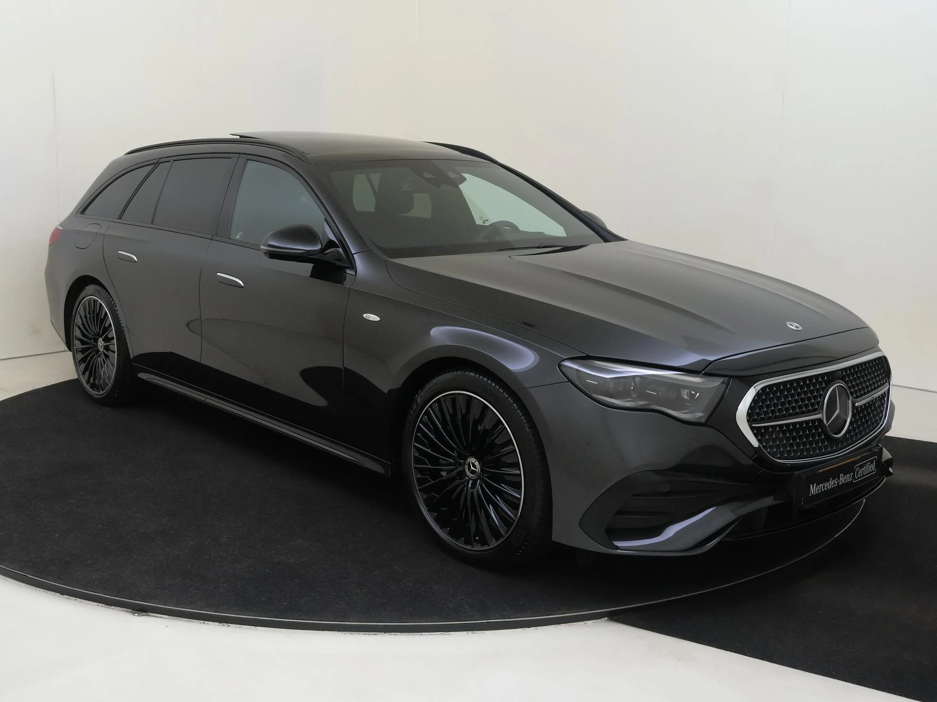 Mercedes-Benz E-Klasse met kenteken 111 – autofoto 3