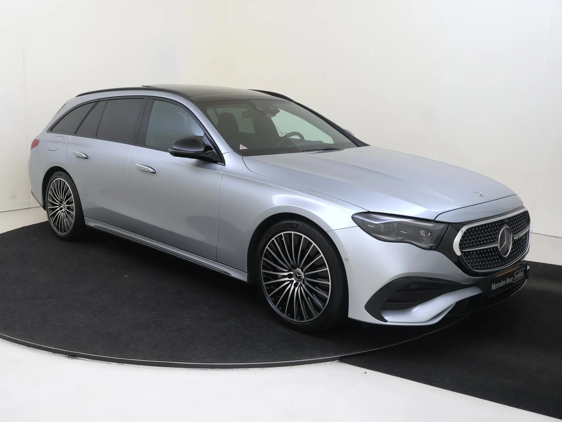 Mercedes-Benz E-Klasse met kenteken 111 – autofoto 3