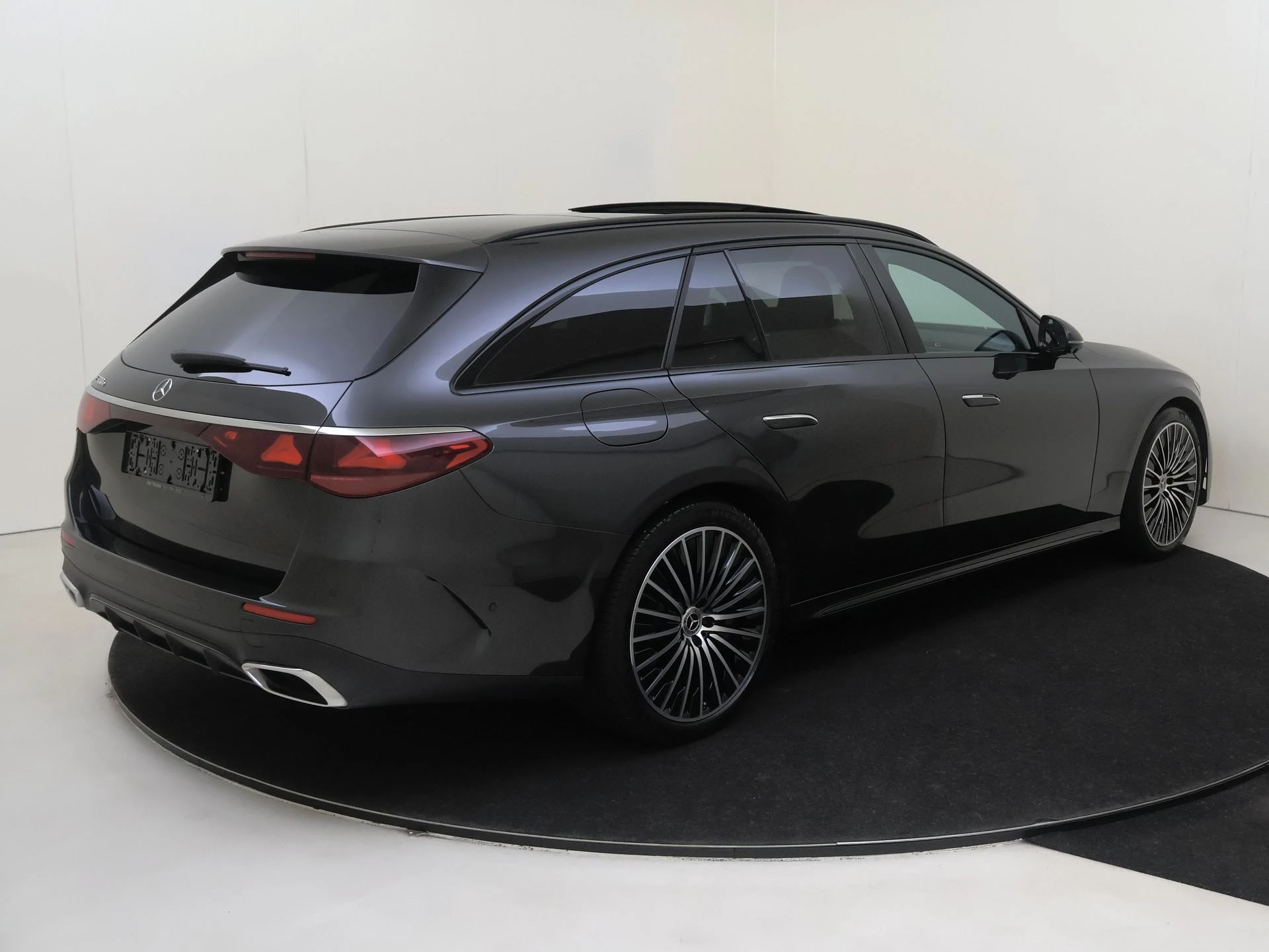 Mercedes-Benz E-Klasse met kenteken 111 – autofoto 3