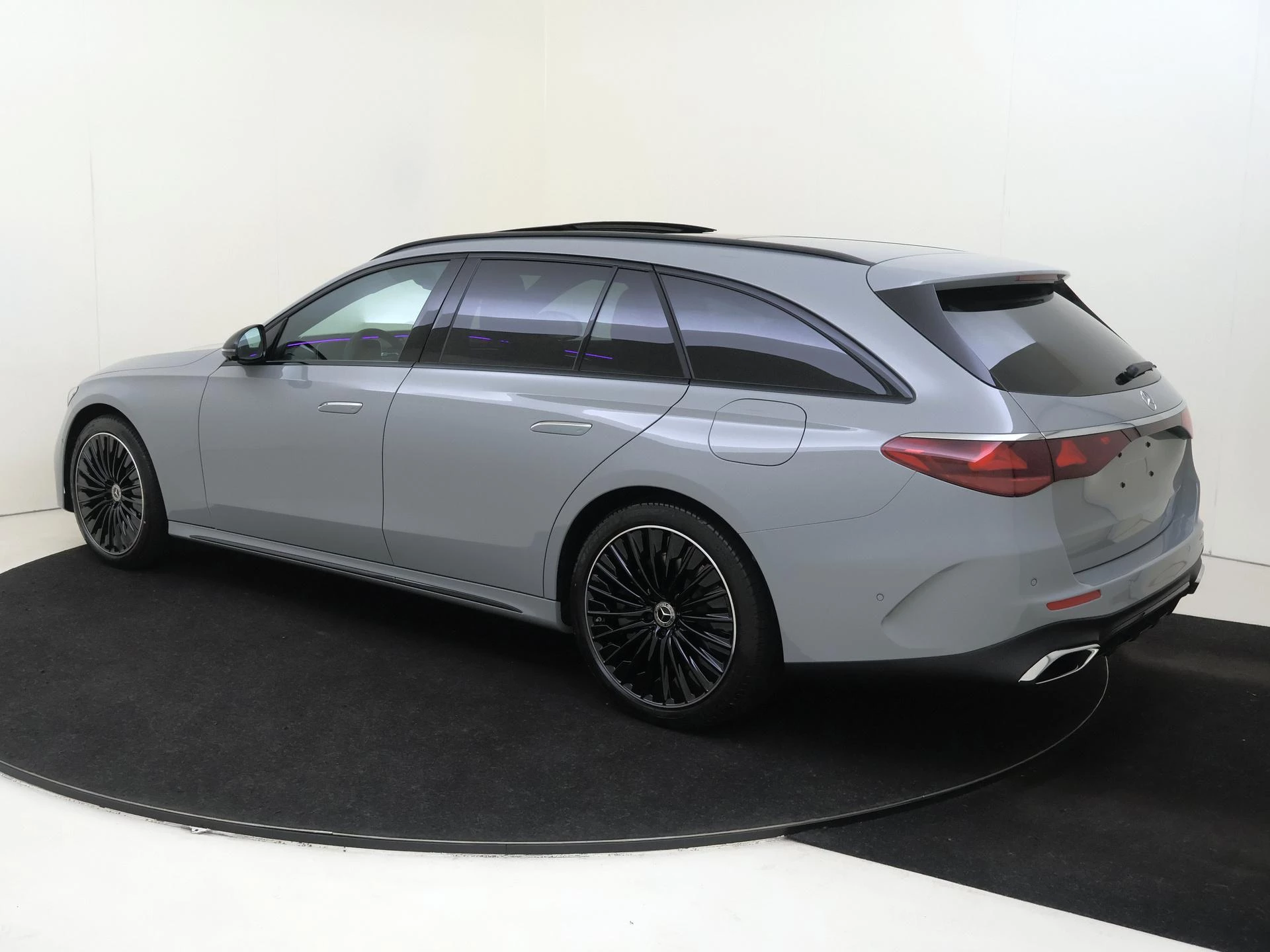 Mercedes-Benz E-Klasse met kenteken 111 – autofoto 4
