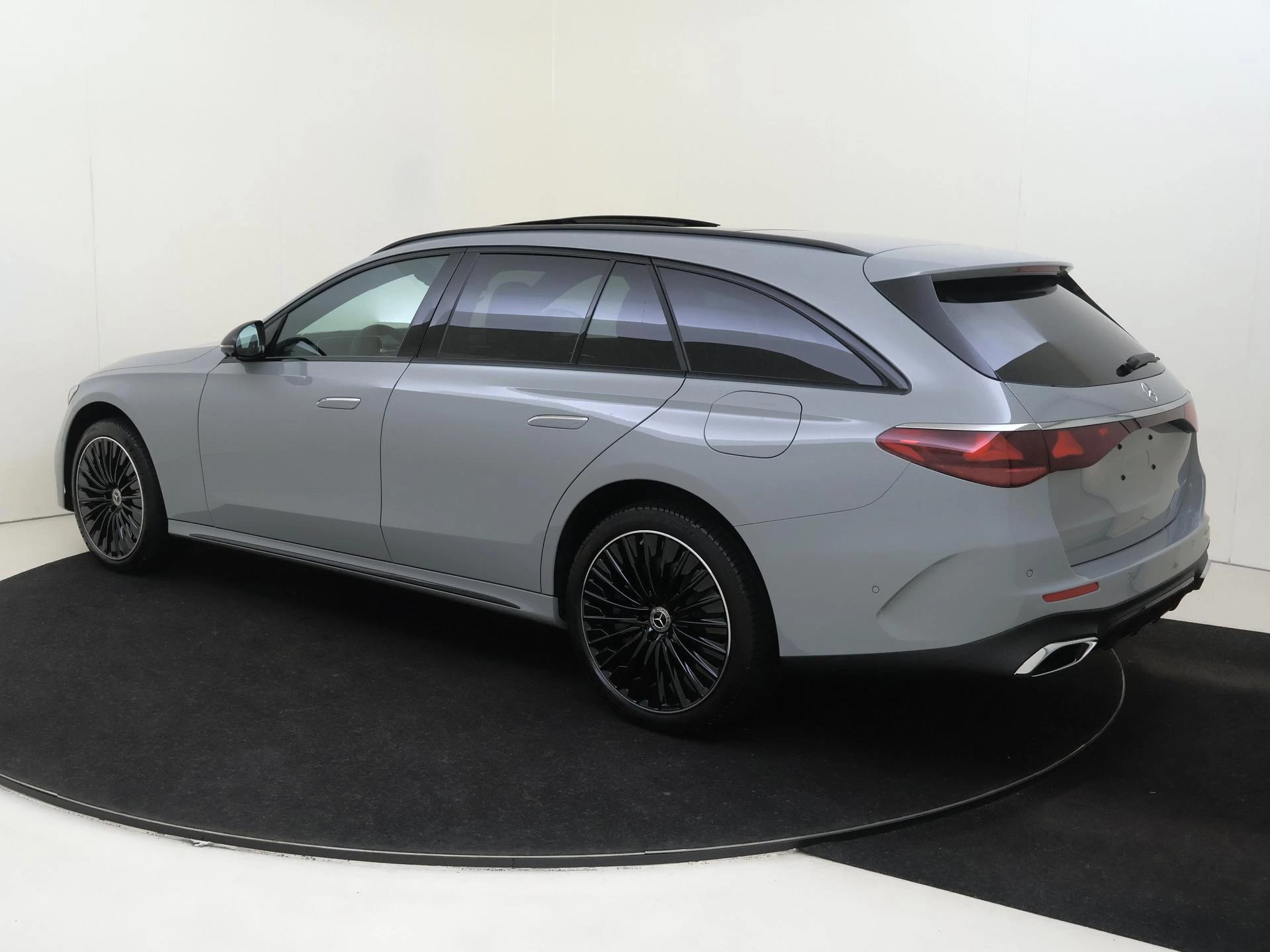 Mercedes-Benz E-Klasse met kenteken 111 – autofoto 4