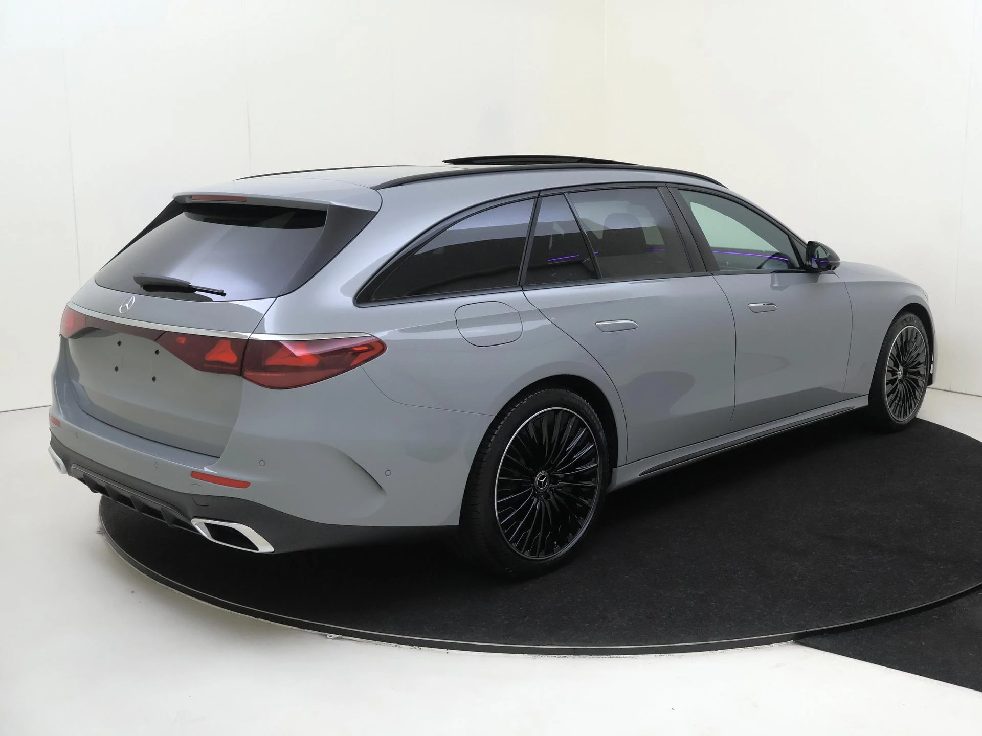 Mercedes-Benz E-Klasse met kenteken 111 – autofoto 5