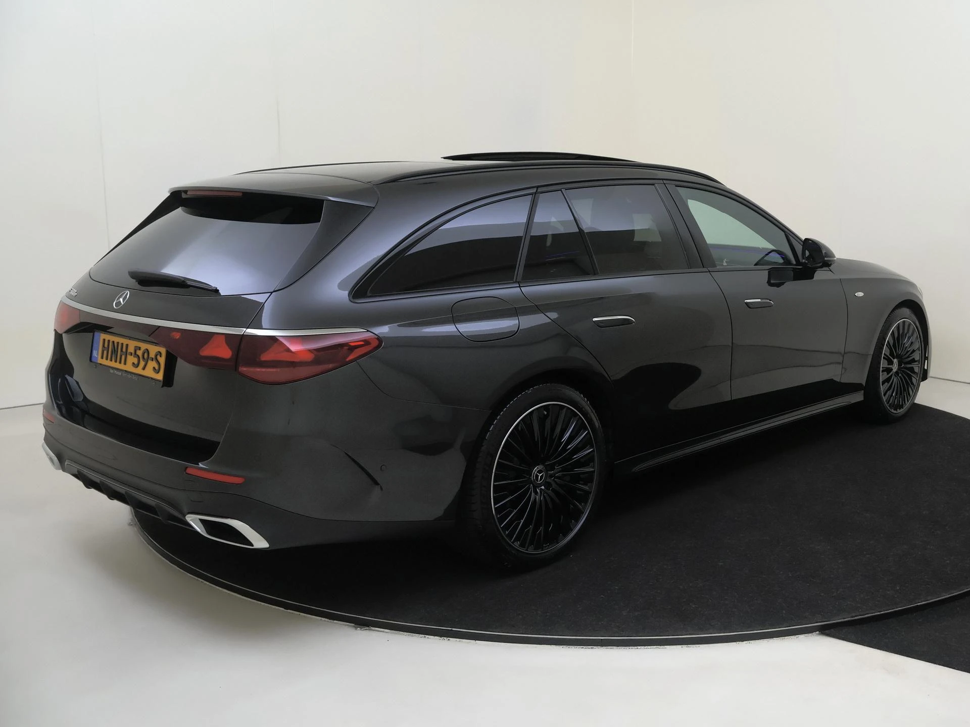 Mercedes-Benz E-Klasse met kenteken 111 – autofoto 5