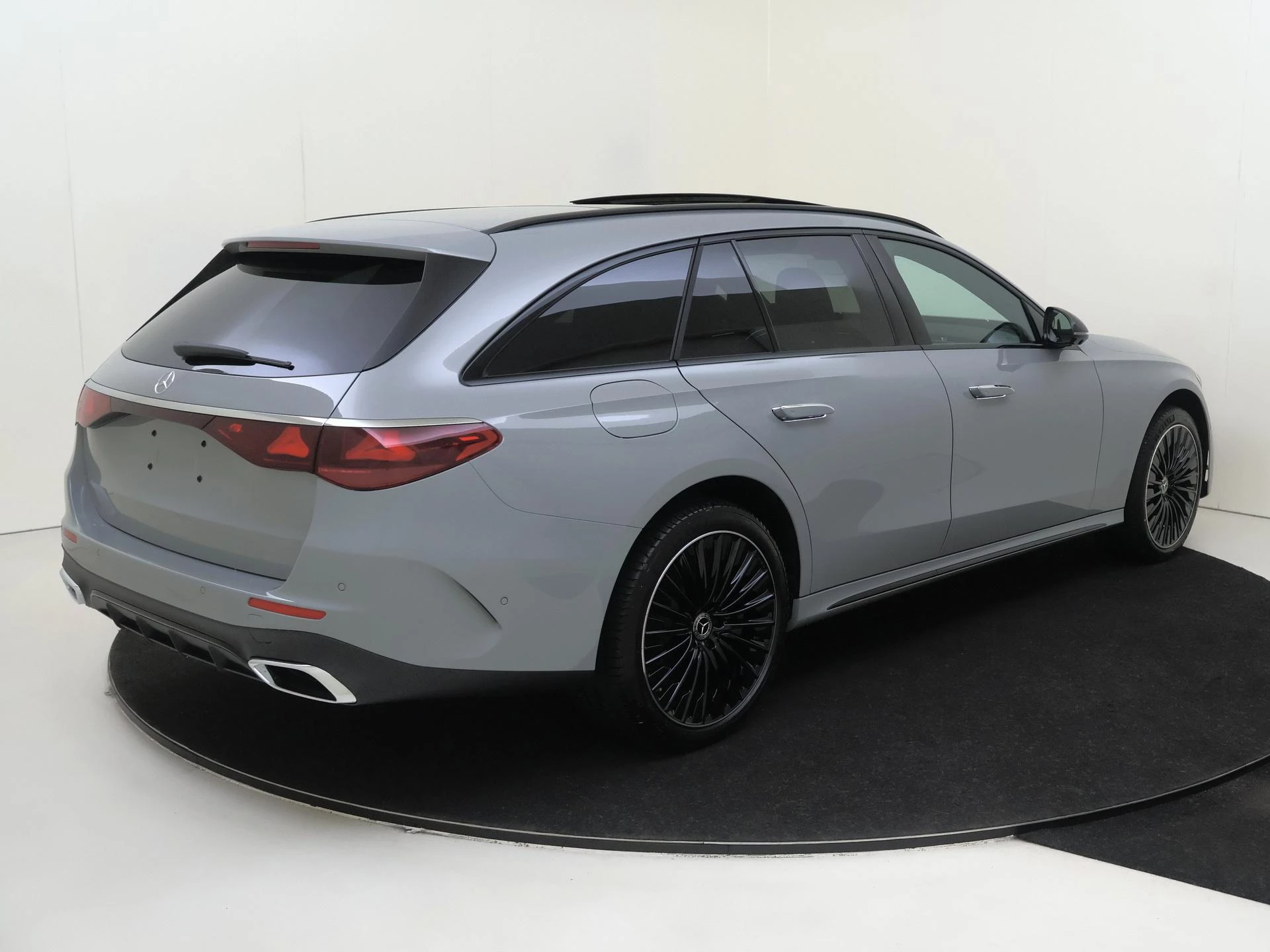 Mercedes-Benz E-Klasse met kenteken 111 – autofoto 5