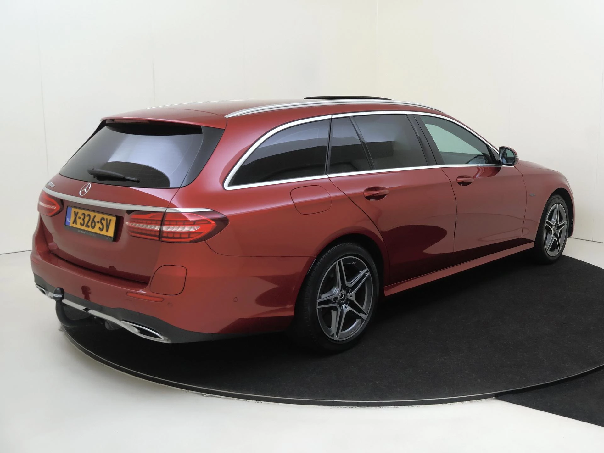 Mercedes-Benz E-Klasse met kenteken 14100 – autofoto 5