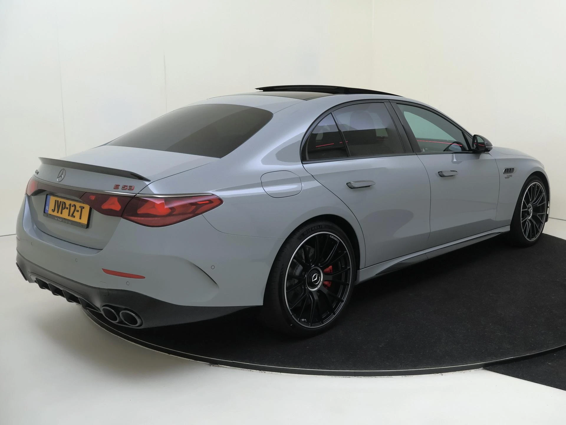 Mercedes-Benz E-Klasse met kenteken 32100 – autofoto 3