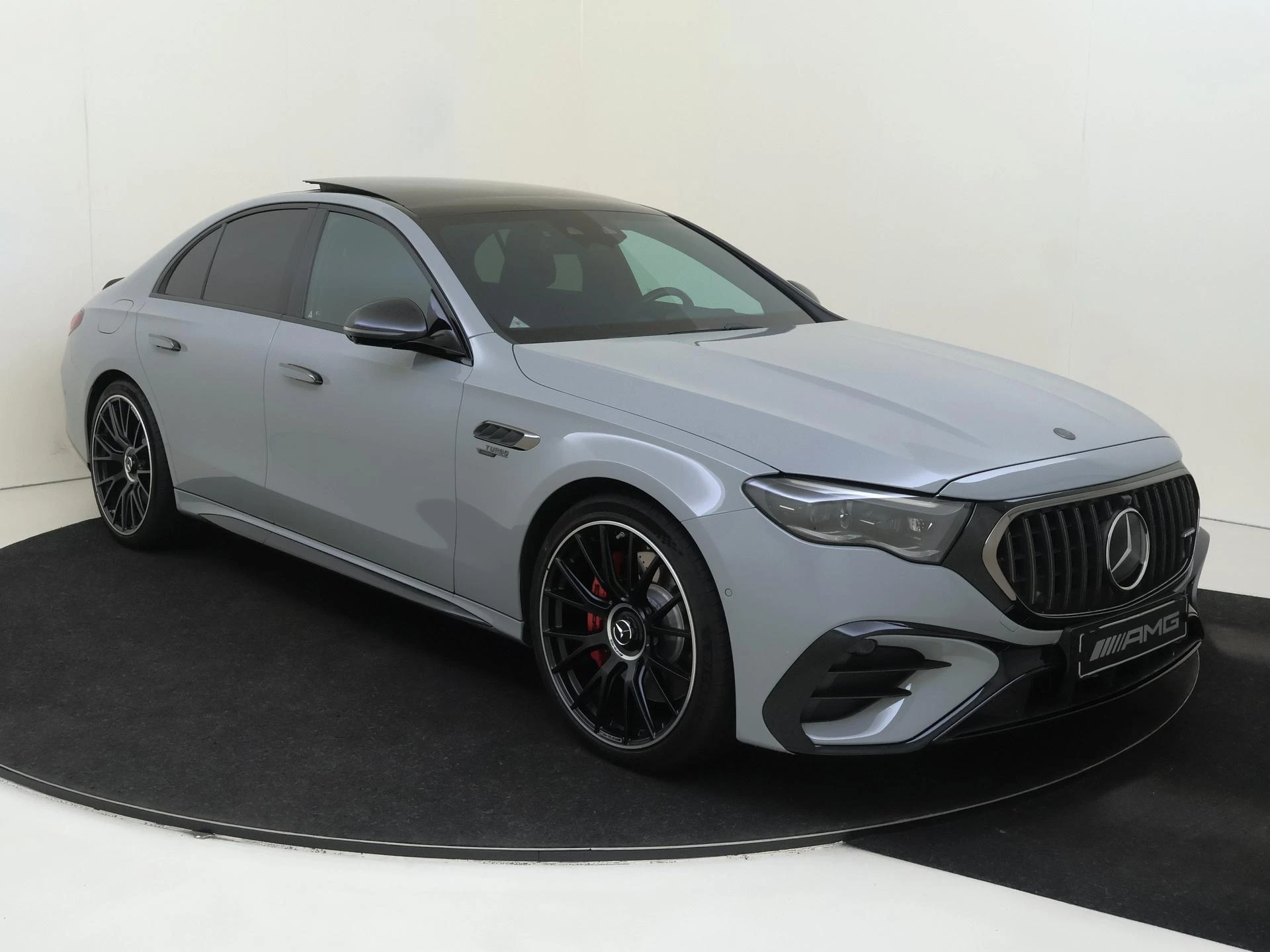 Mercedes-Benz E-Klasse met kenteken 32100 – autofoto 4
