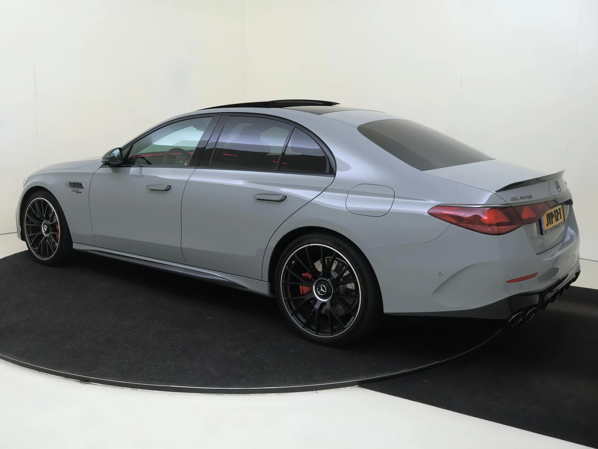 Mercedes-Benz E-Klasse met kenteken 32100 – autofoto 5