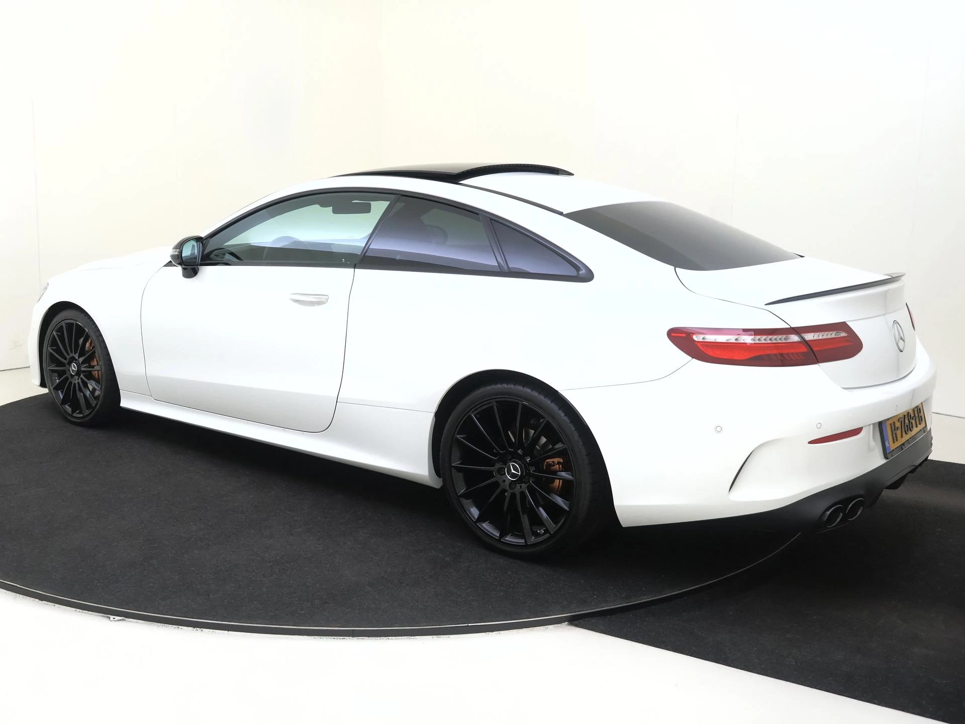 Mercedes-Benz E-Klasse met kenteken H-768-FB – autofoto 4