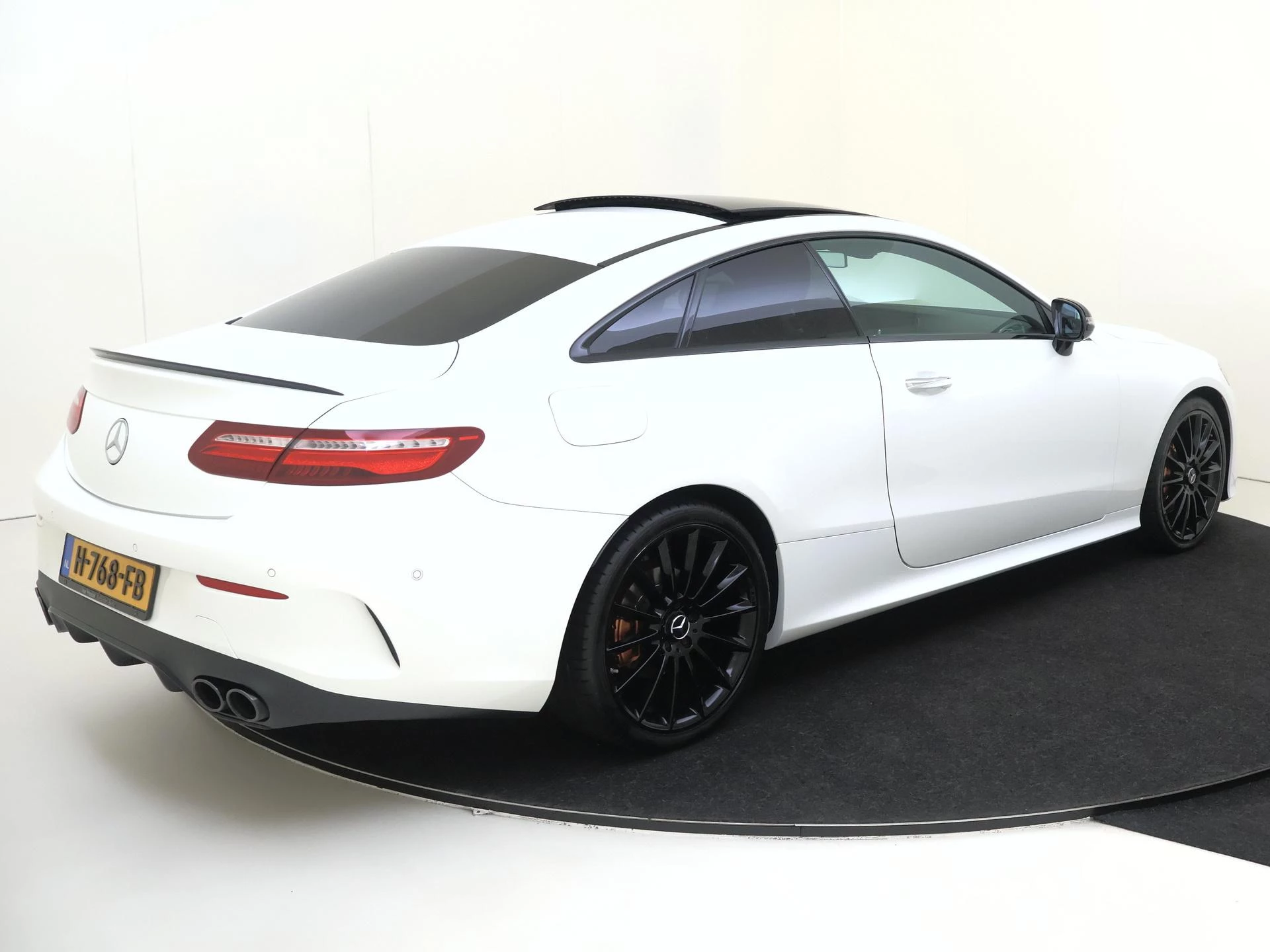 Mercedes-Benz E-Klasse met kenteken H-768-FB – autofoto 5