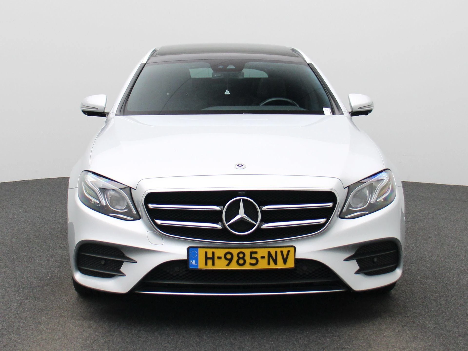 Mercedes-Benz E-Klasse met kenteken H-985-NV – autofoto 4