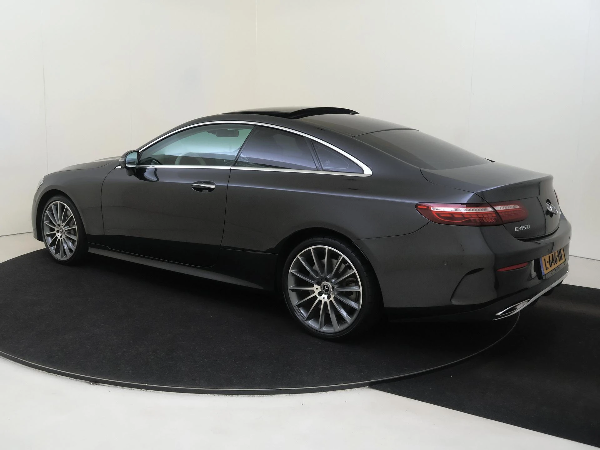 Mercedes-Benz E-Klasse met kenteken L-646-HF – autofoto 4