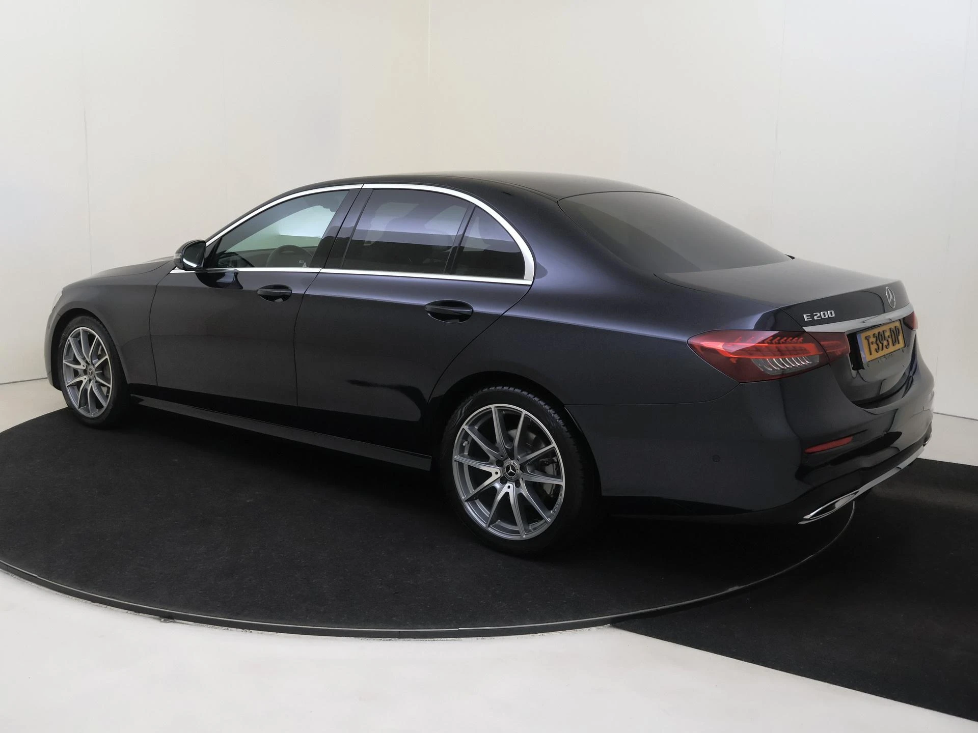 Mercedes-Benz E-Klasse met kenteken T-395-DP – autofoto 4