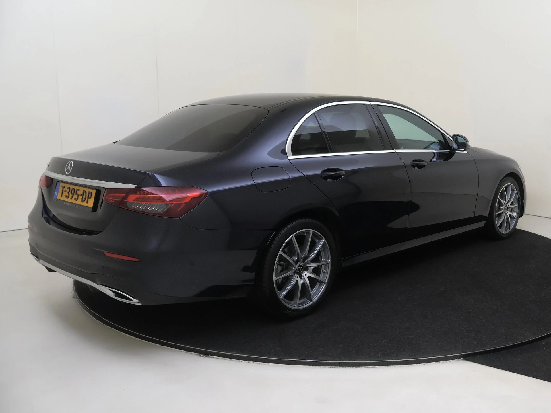 Mercedes-Benz E-Klasse met kenteken T-395-DP – autofoto 5