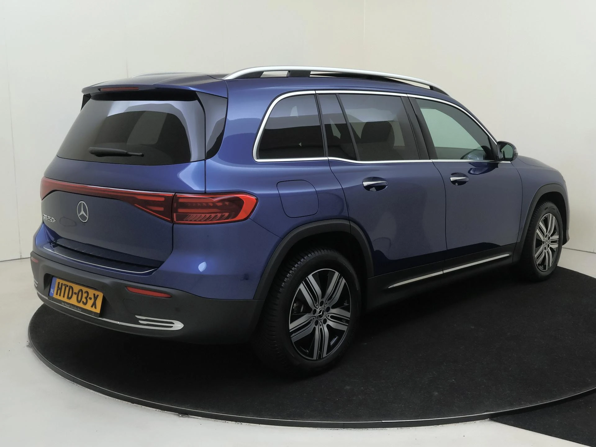 Mercedes-Benz EQB – autofoto 3
