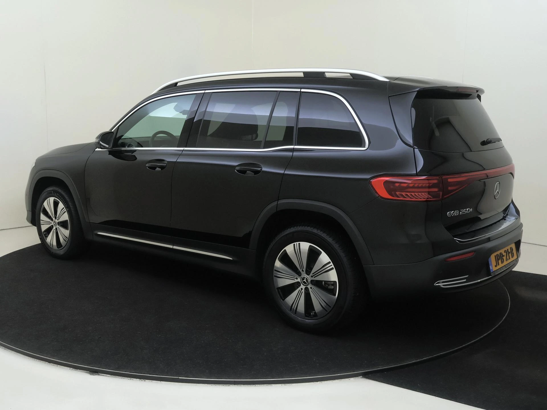 Mercedes-Benz EQB – autofoto 4