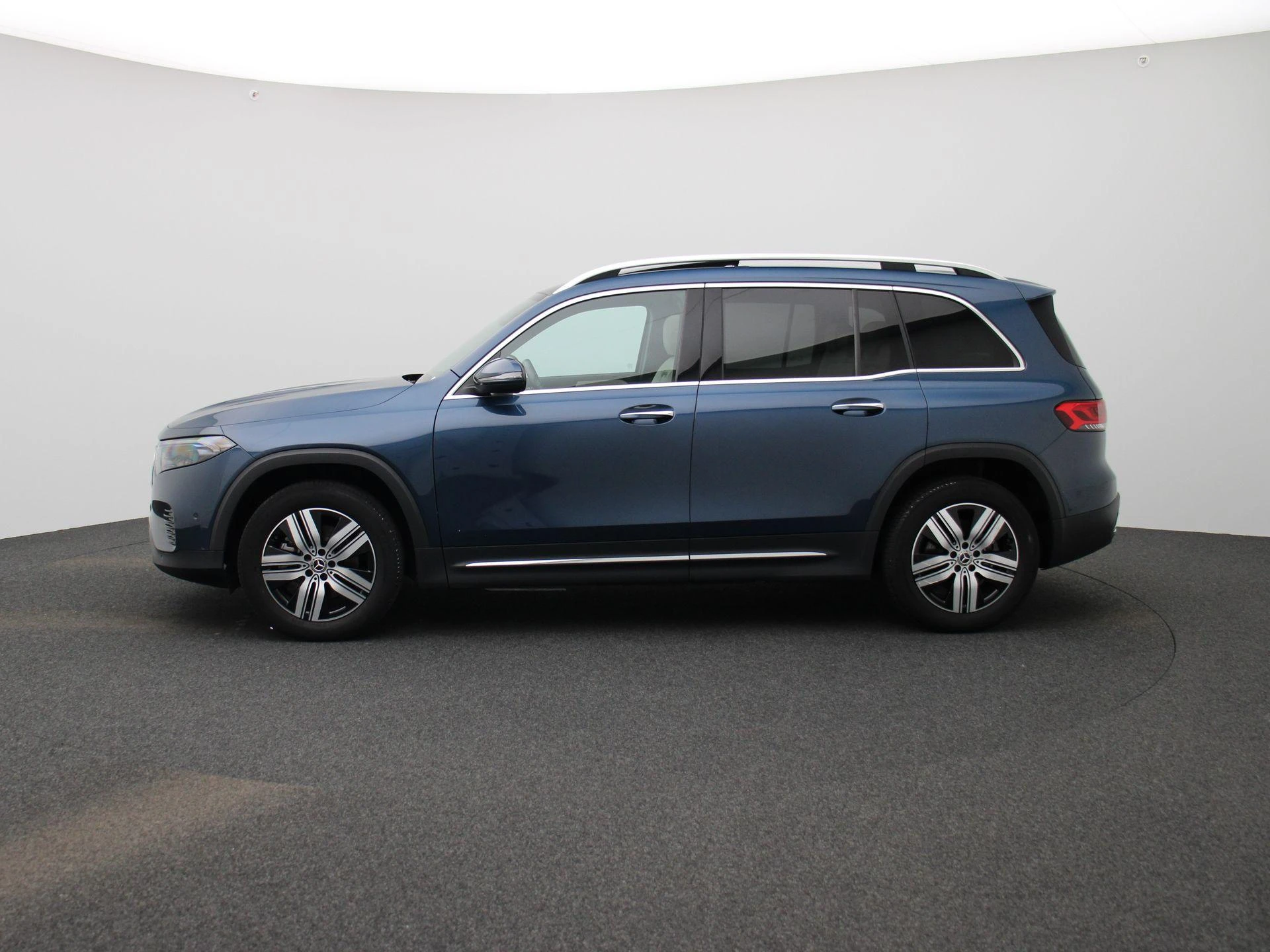 Mercedes-Benz EQB – autofoto 5