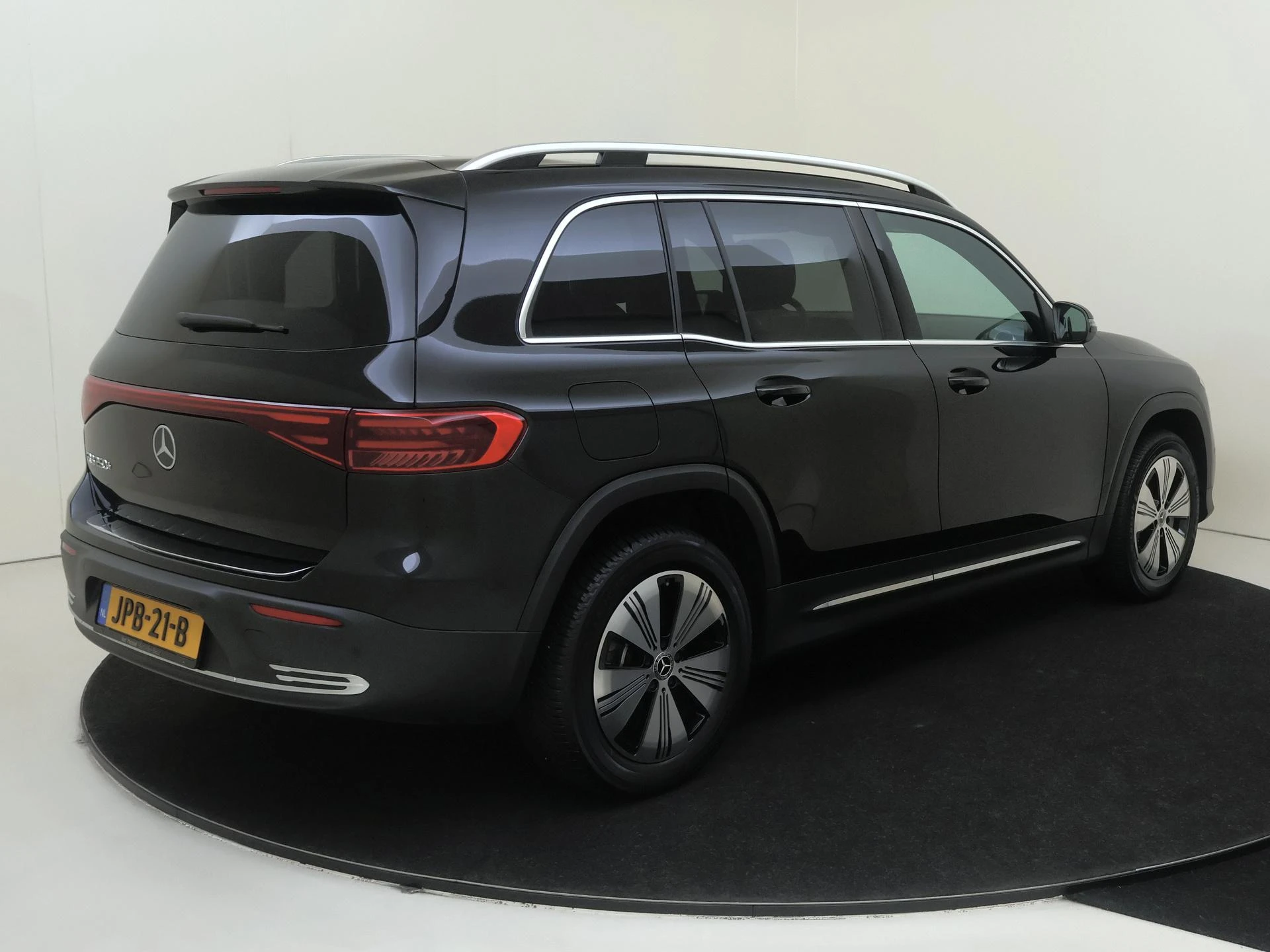 Mercedes-Benz EQB – autofoto 5