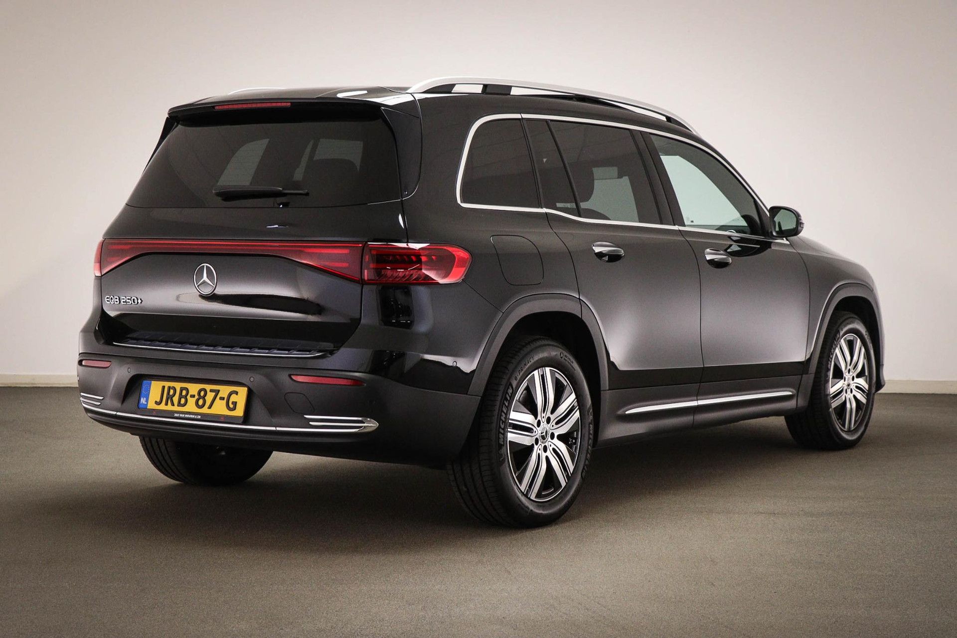 Mercedes-Benz EQB met kenteken JRB-87-G – autofoto 2